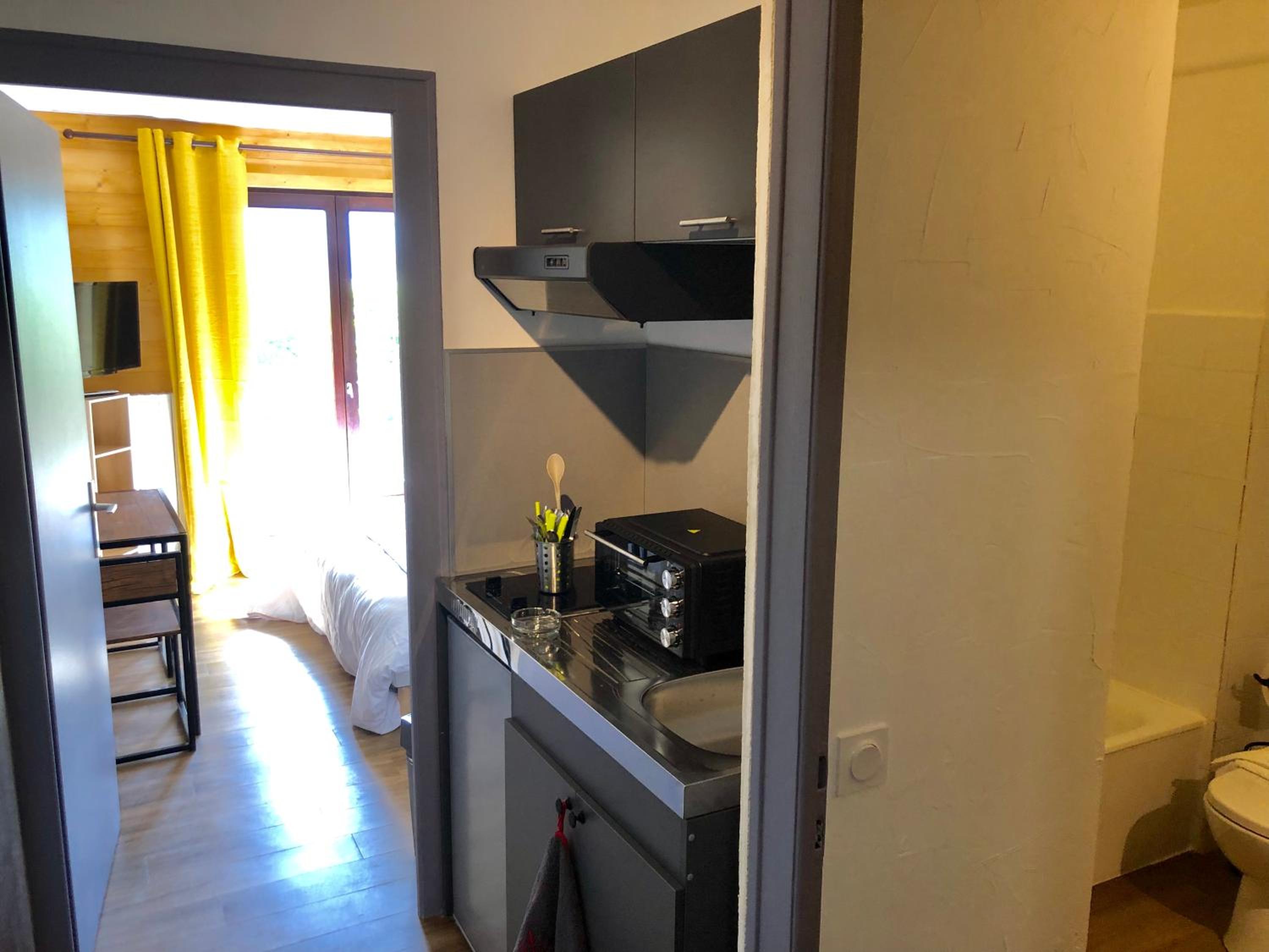 One-Bedroom Apartment - Photo 1