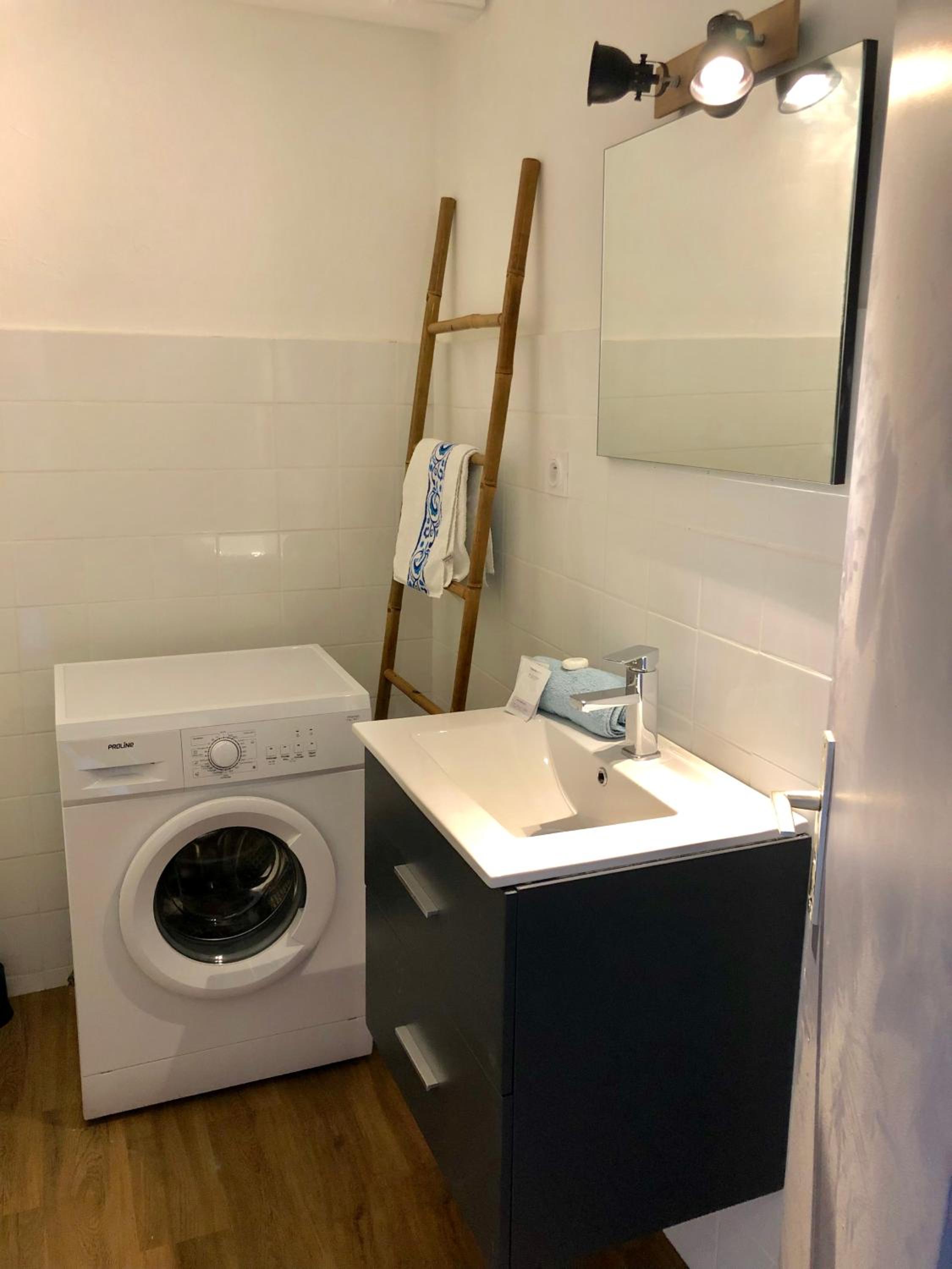 Studio Apartment - Photo 18