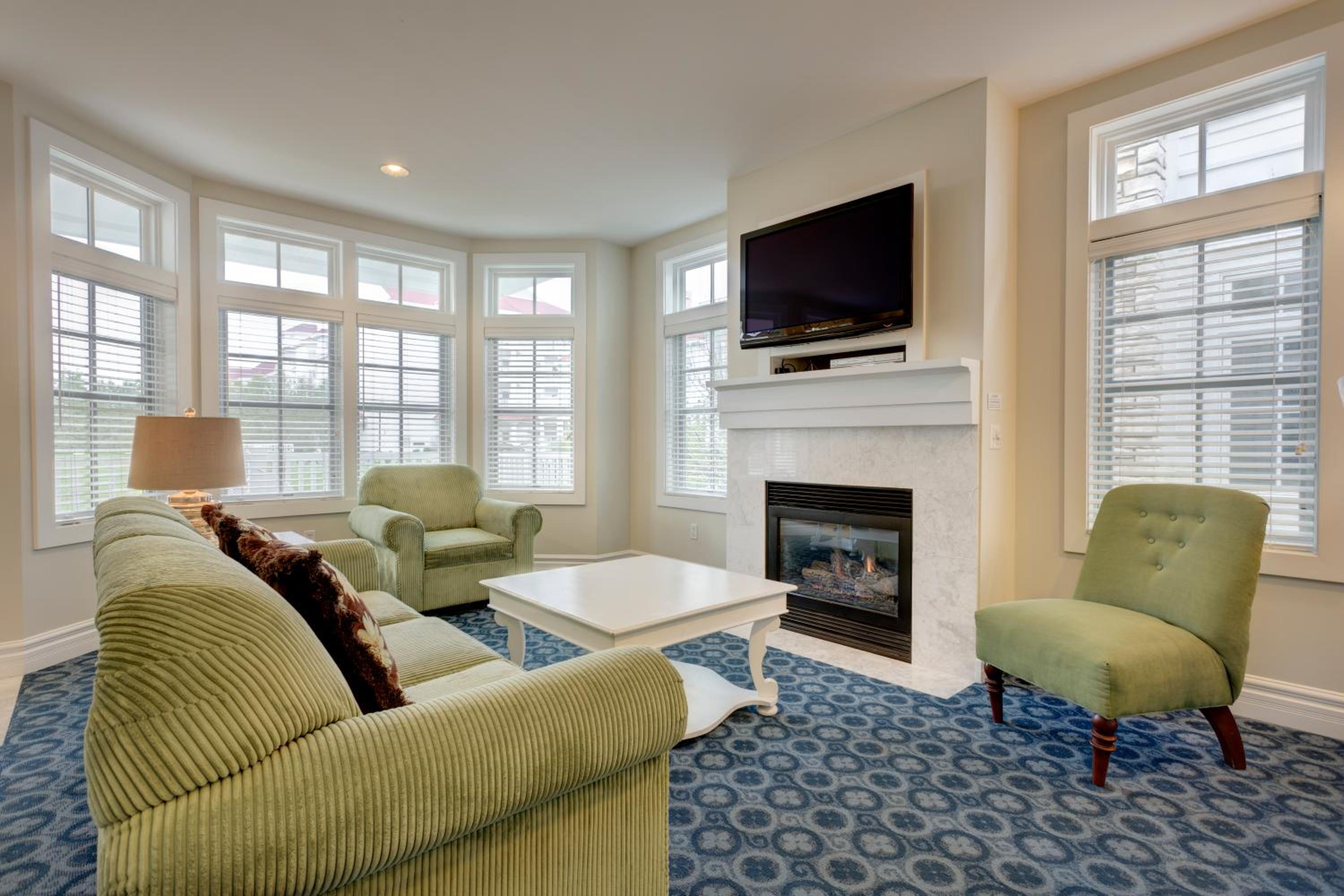 Two-Bedroom Lakeside Cottage photo 1