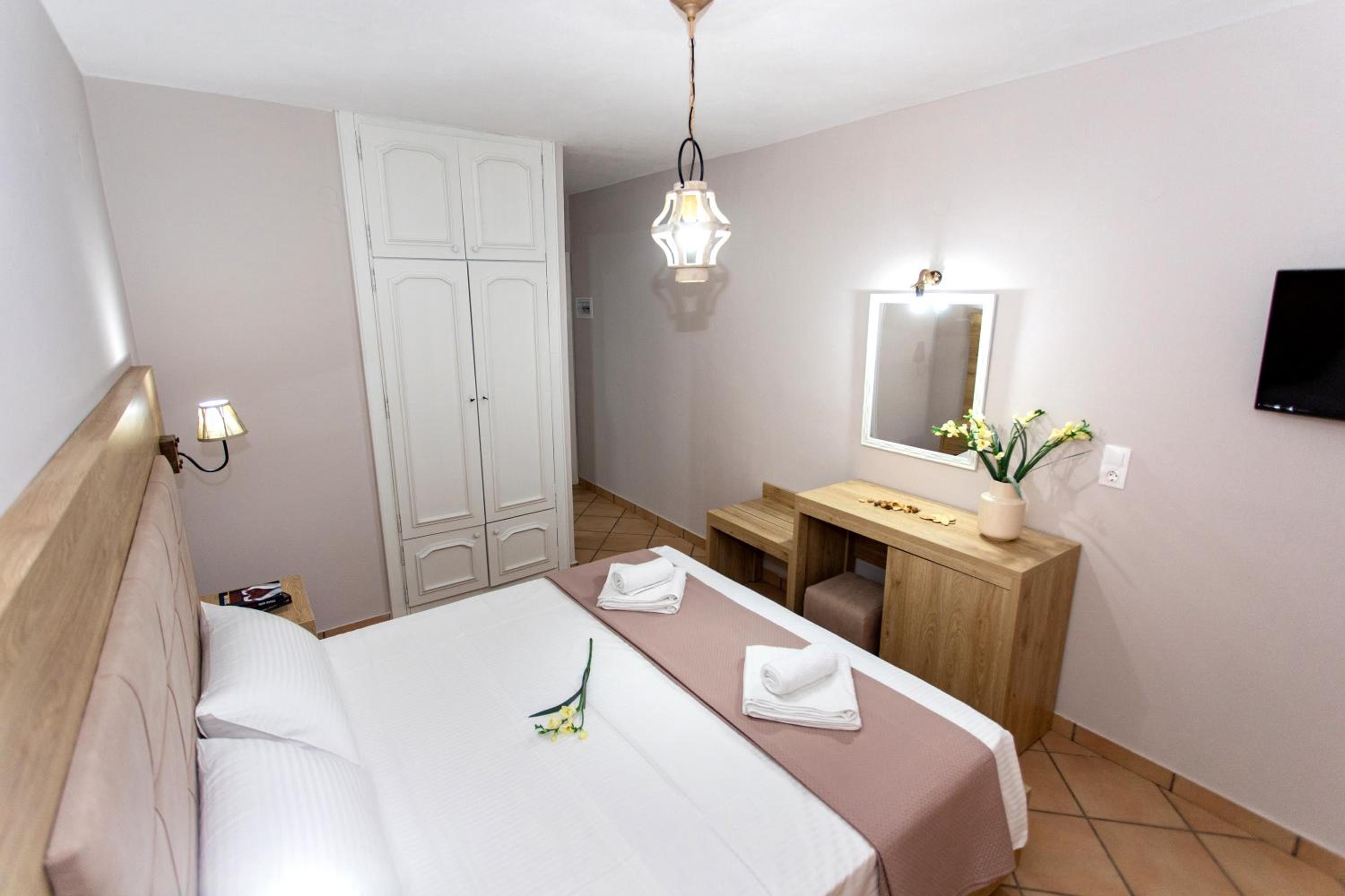 Double Room with Mountain View - Photo 6