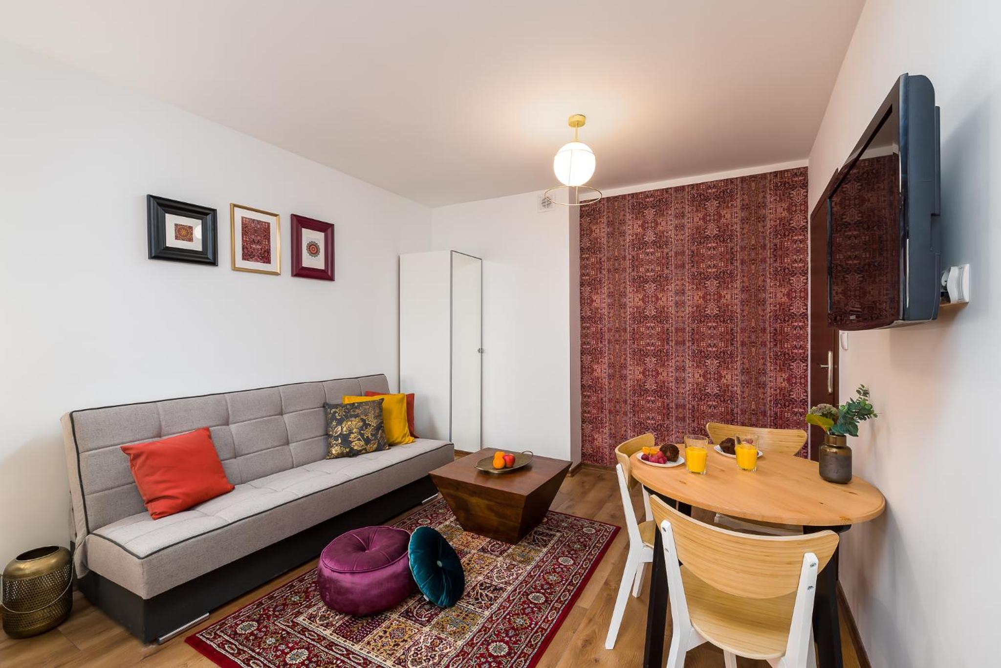 One-Bedroom Apartment - Photo 3
