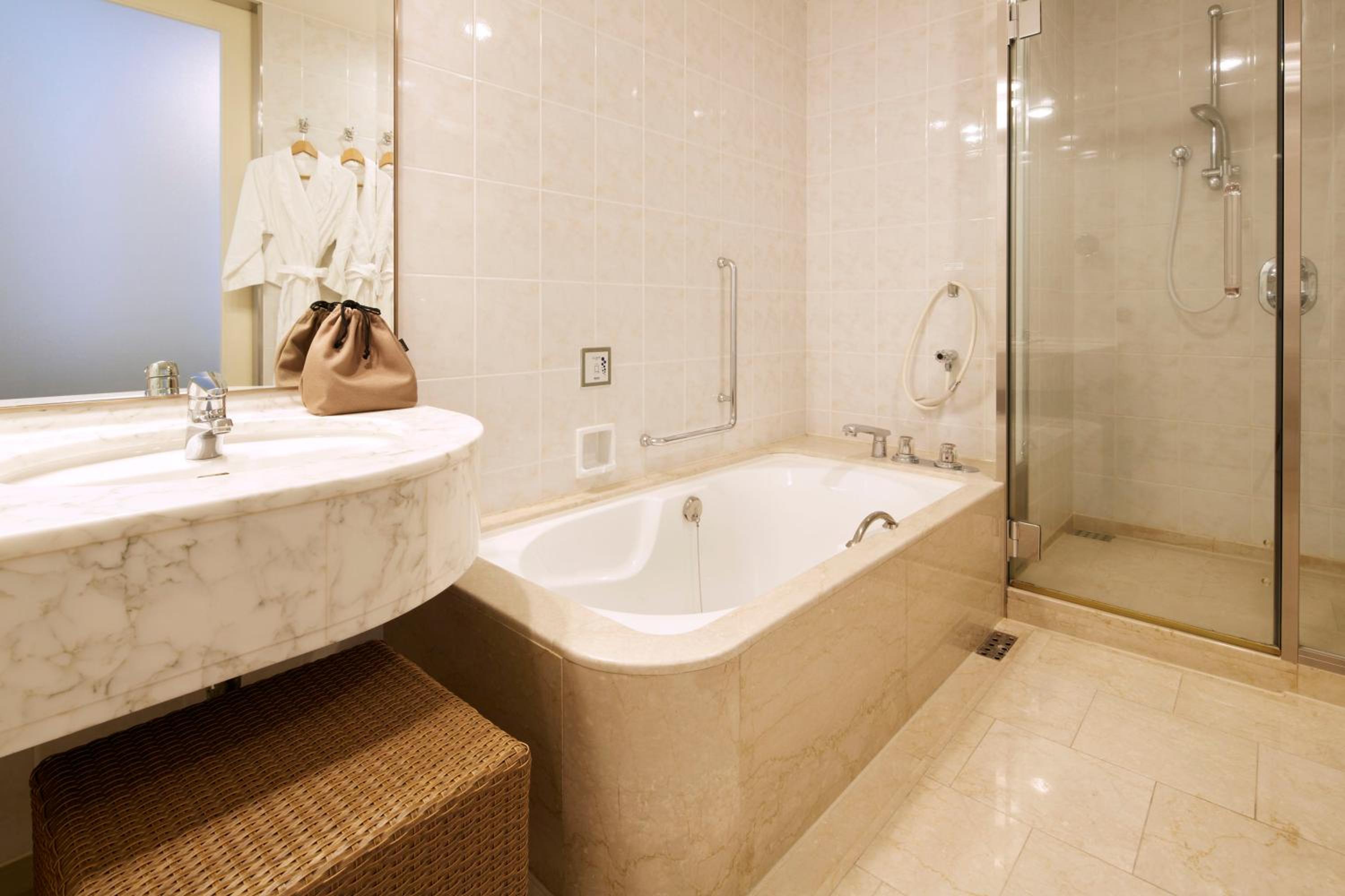 Tower Side Deluxe King Room Upper Floor (Non-Smoking)+ Sauna Access photo 3