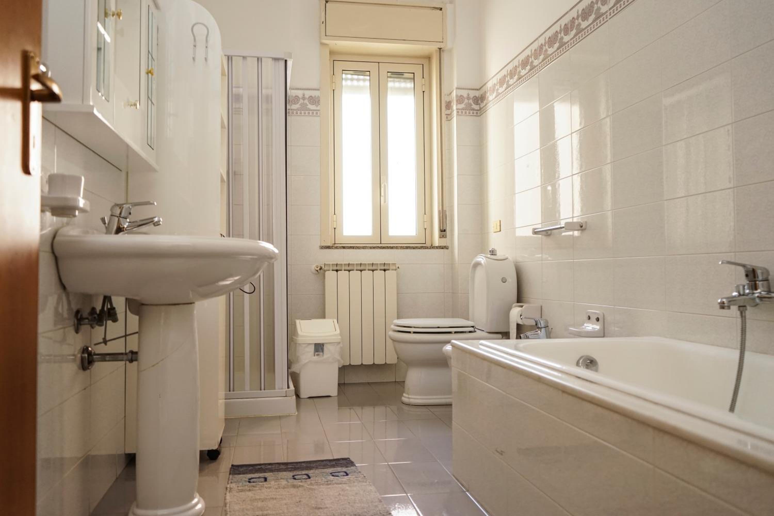 Twin Room with Private External Bathroom photo 2
