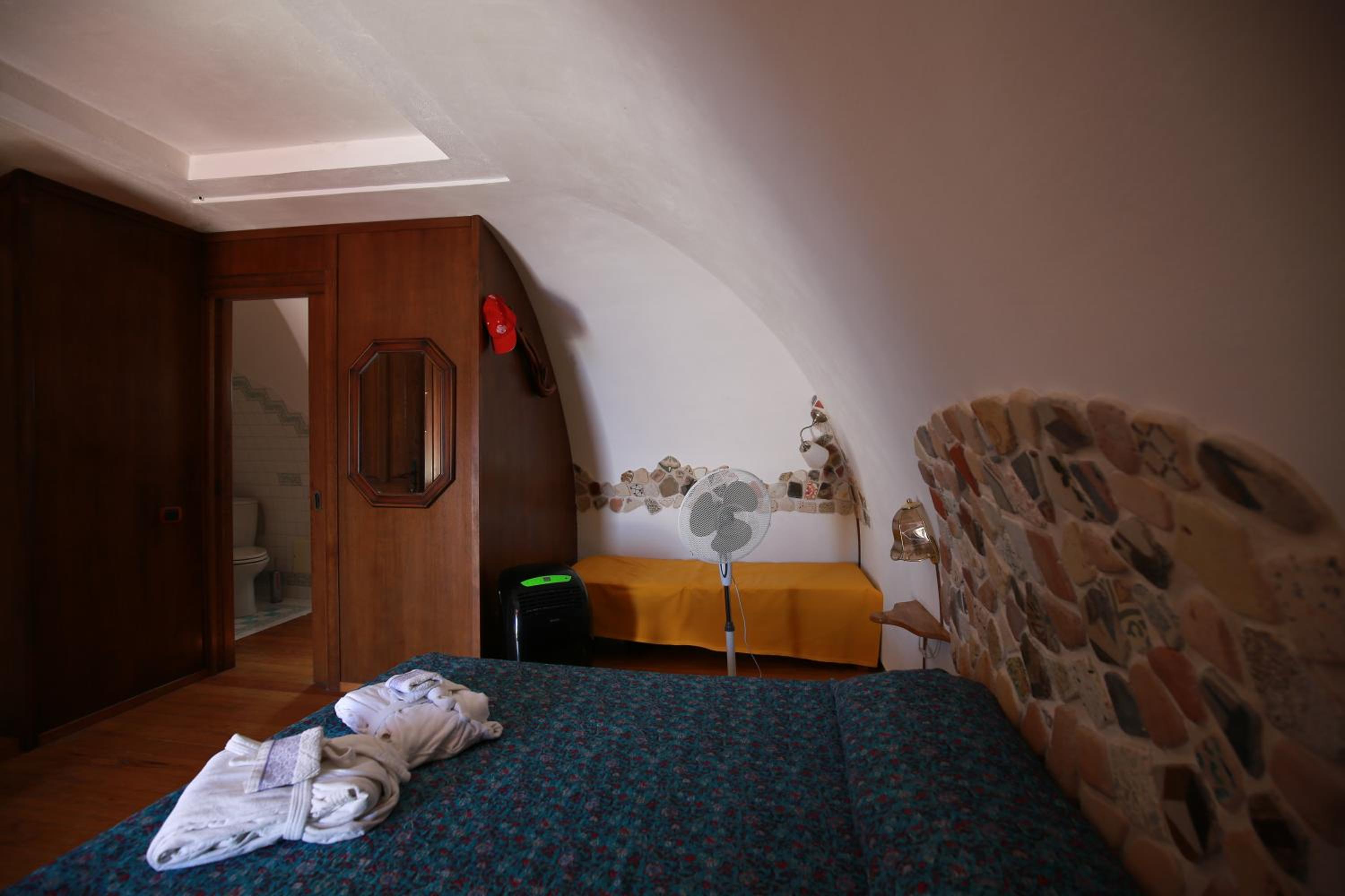 Deluxe Triple Room with Sea View photo 3