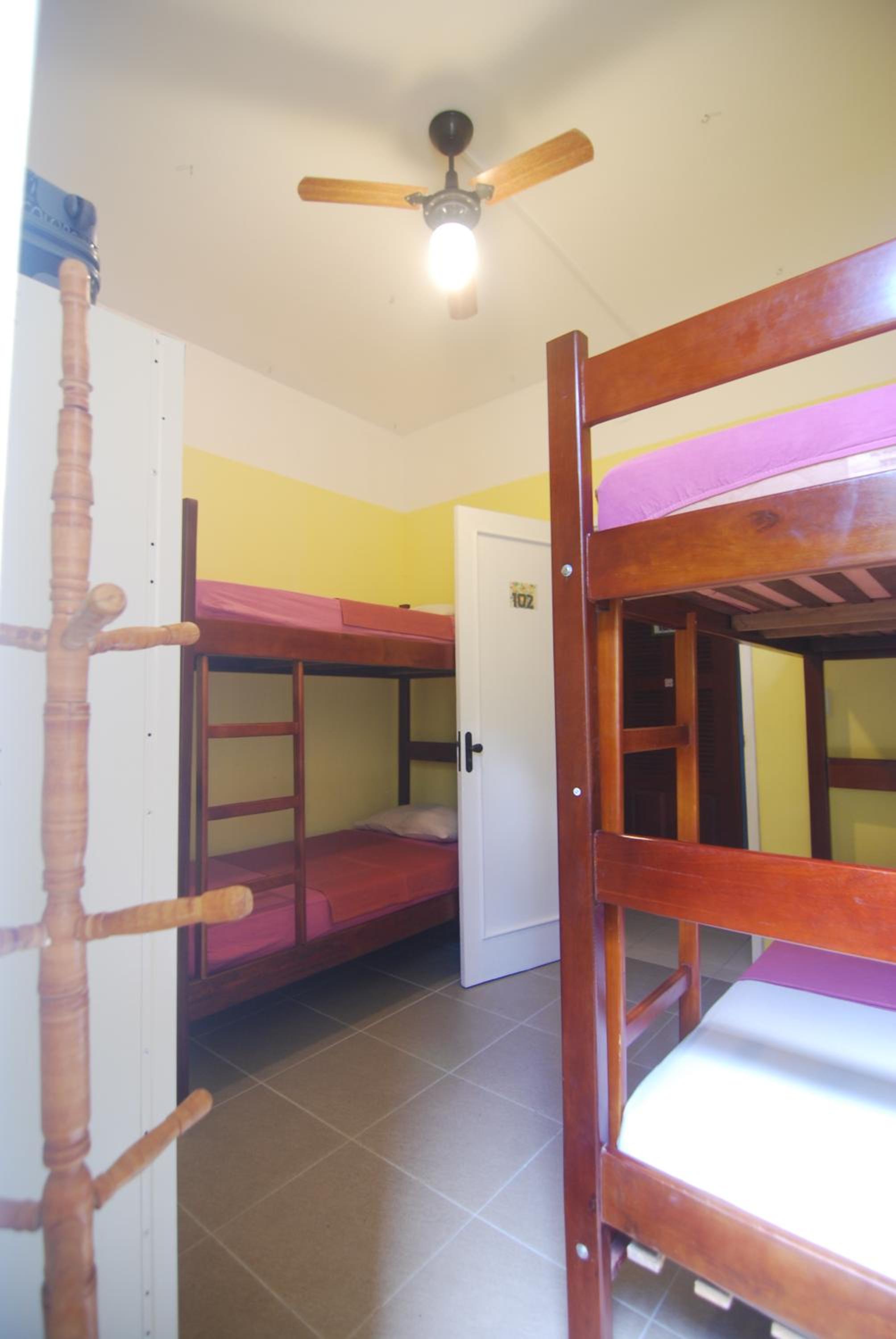 Bed in 4-Bed Mixed Dormitory Room photo 2