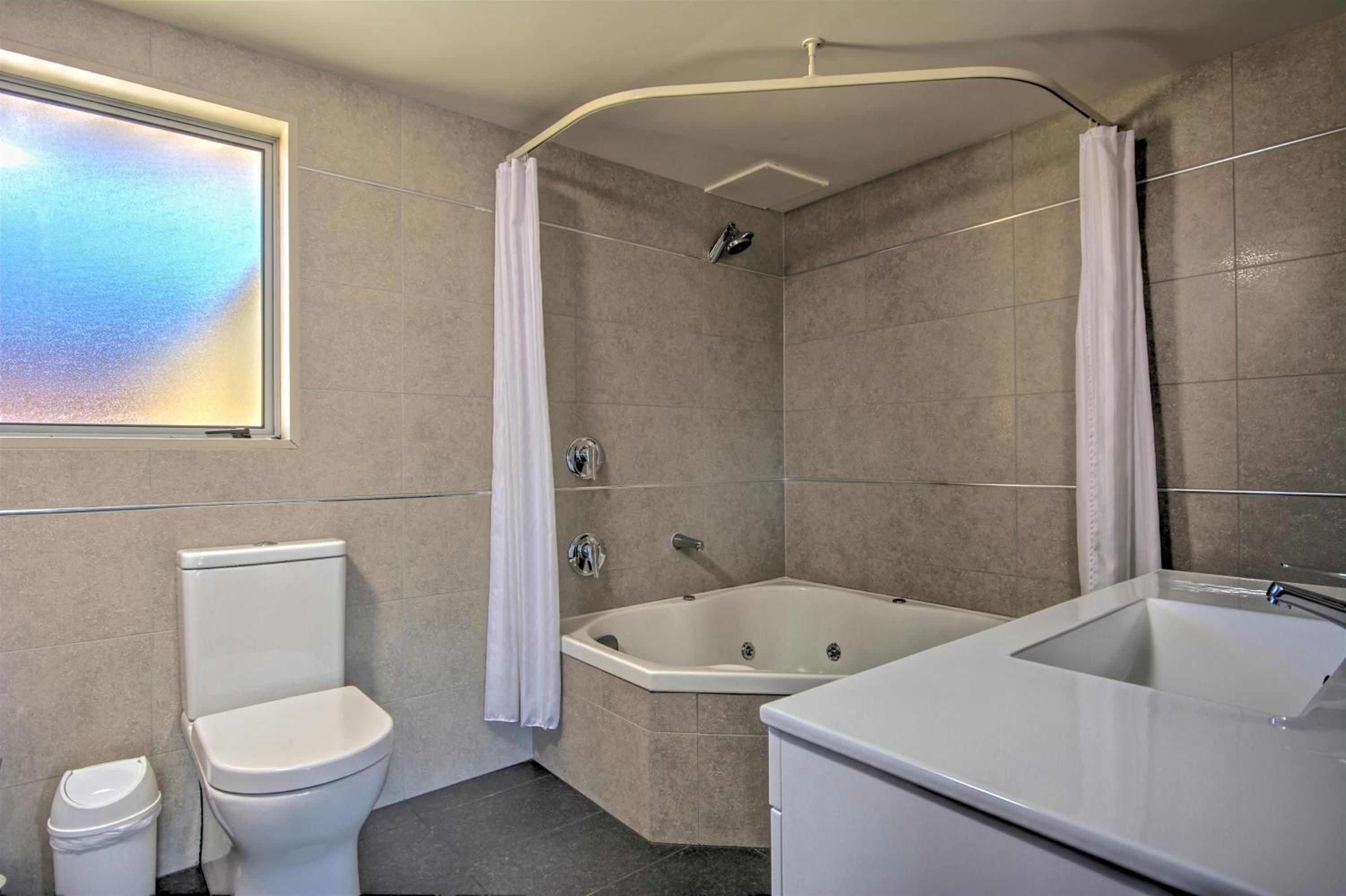 Large Studio with Lake View - Photo 9