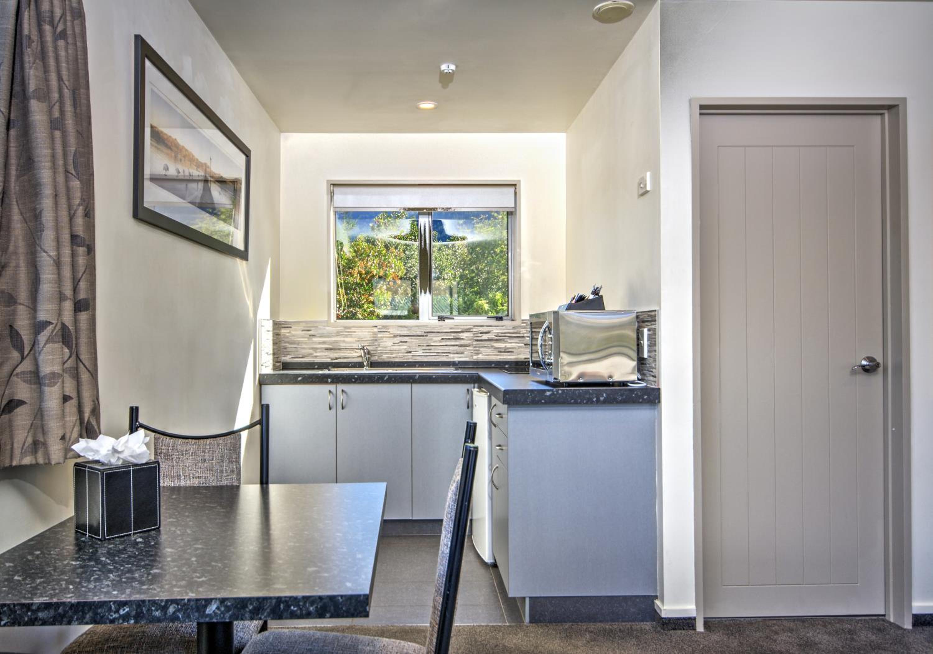 Large Studio with Lake View - Photo 6