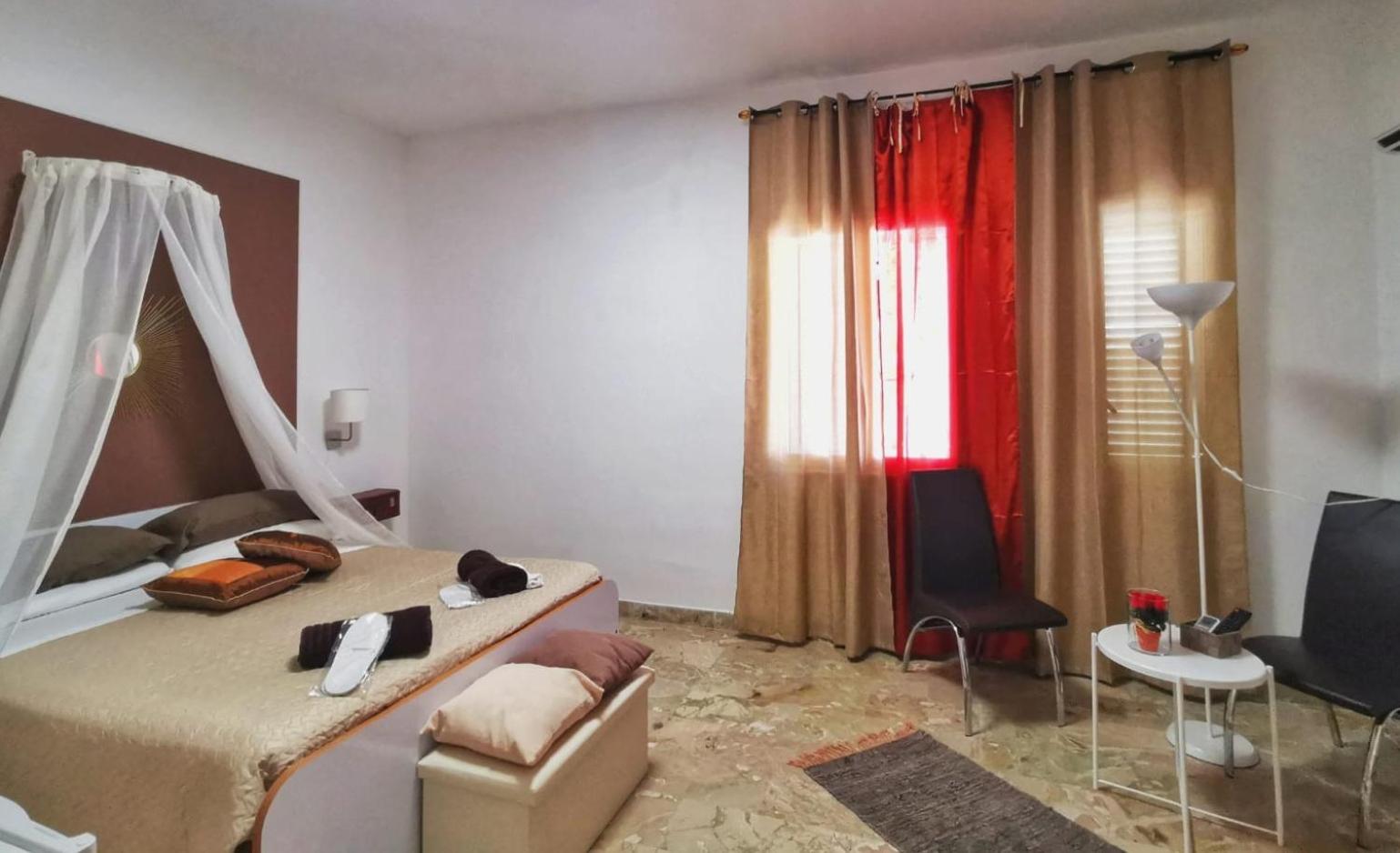 Double Room with Private Bathroom - Photo 7