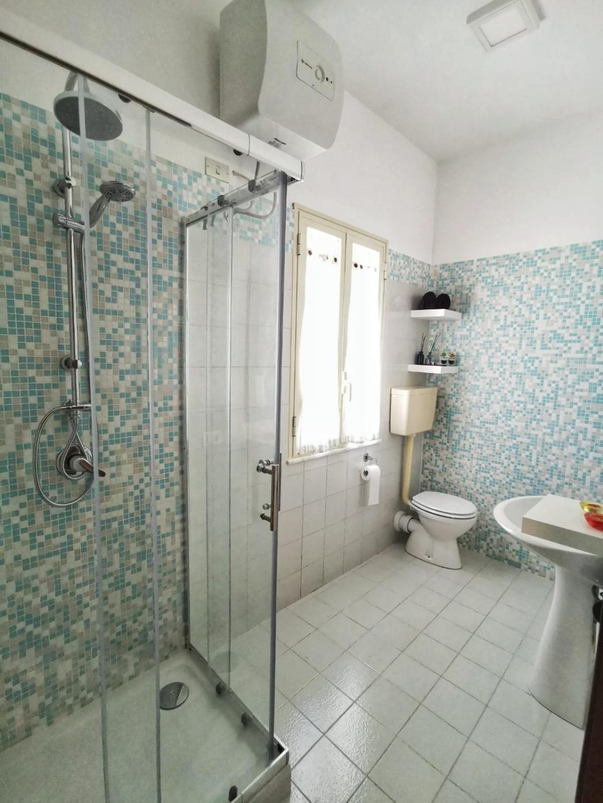 Double Room with Private Bathroom - Photo 4