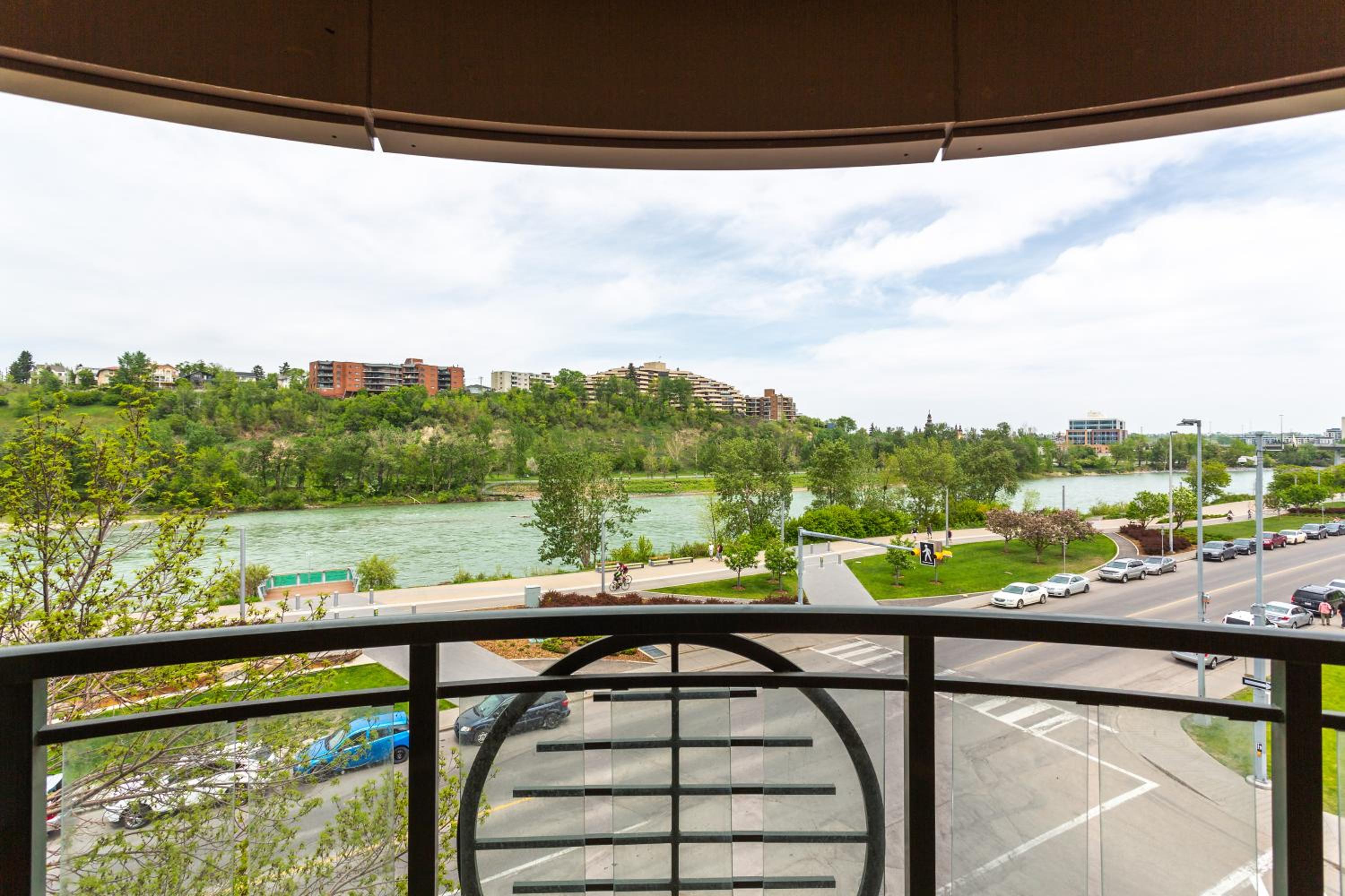 Apartment with Lake View - Photo 12