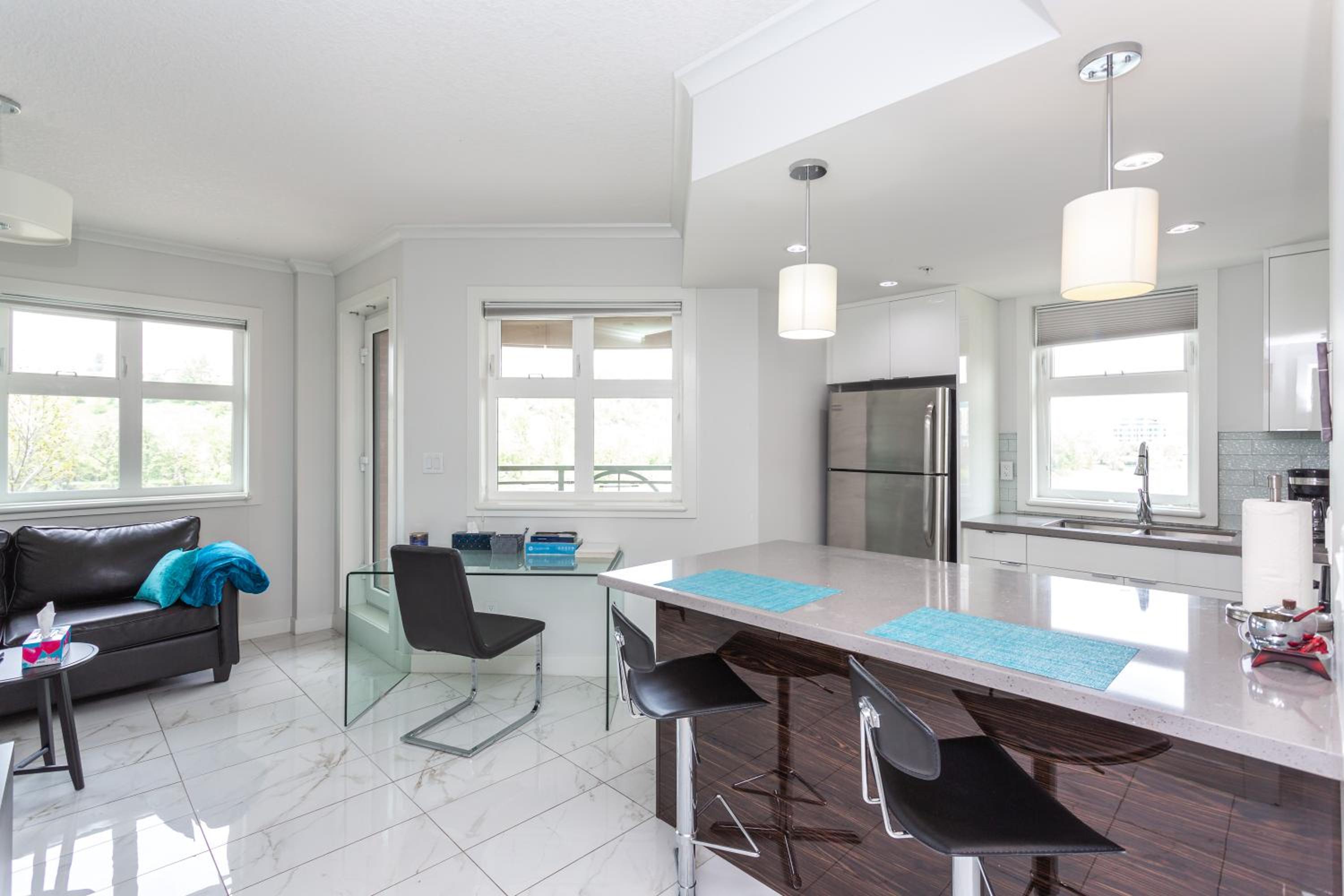 Apartment with Lake View - Photo 5