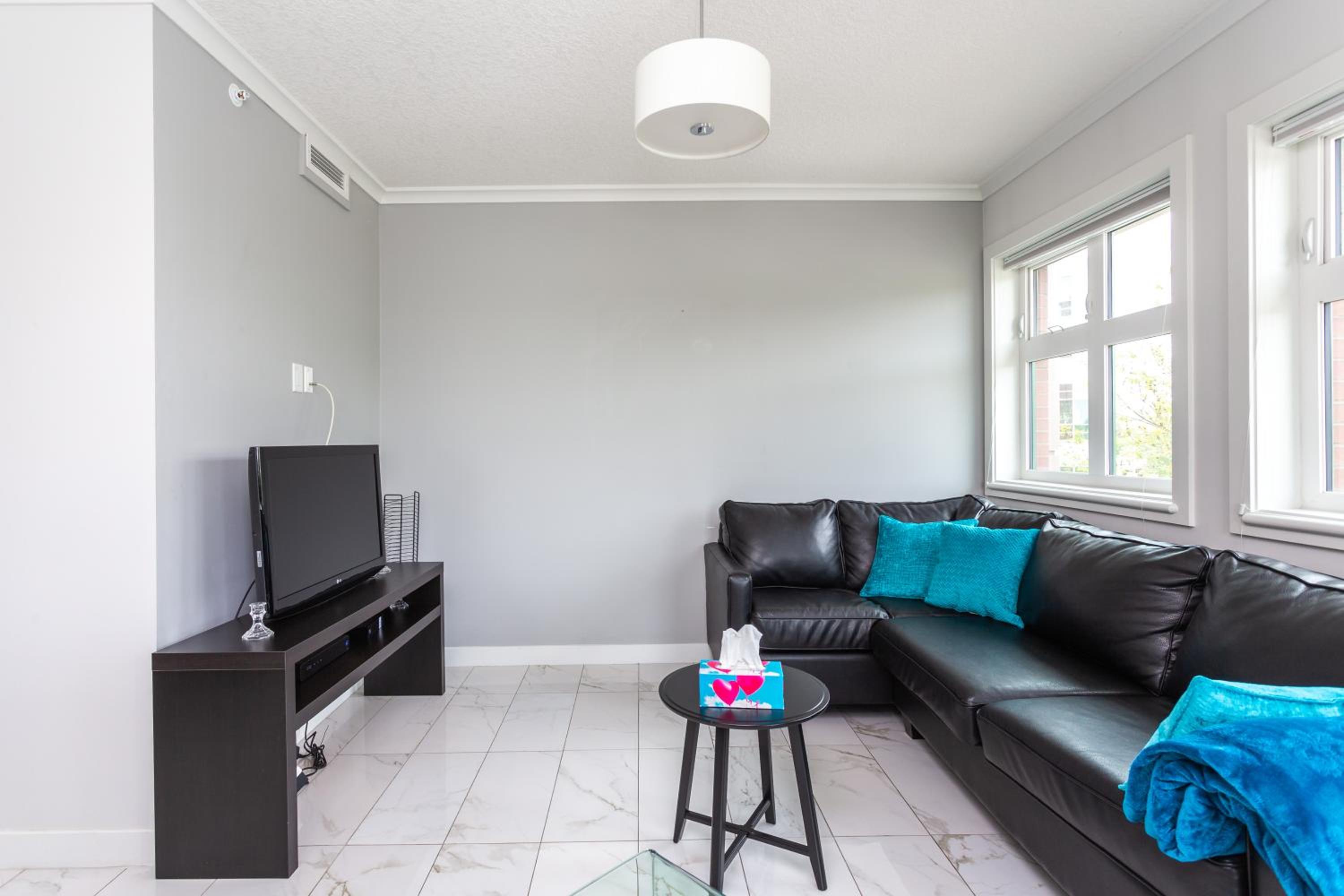 Apartment with Lake View - Photo 14