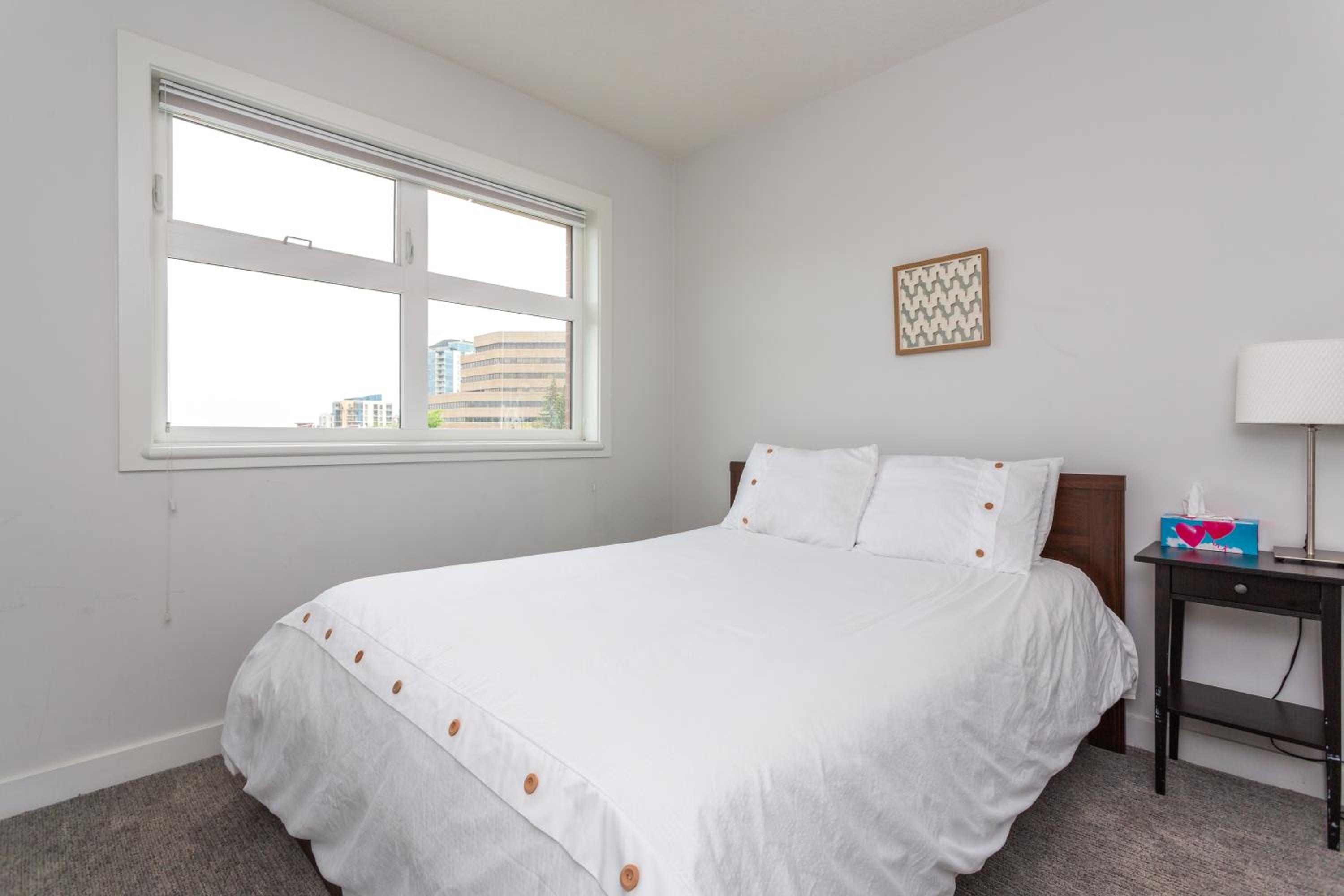 Apartment with Lake View - Photo 6