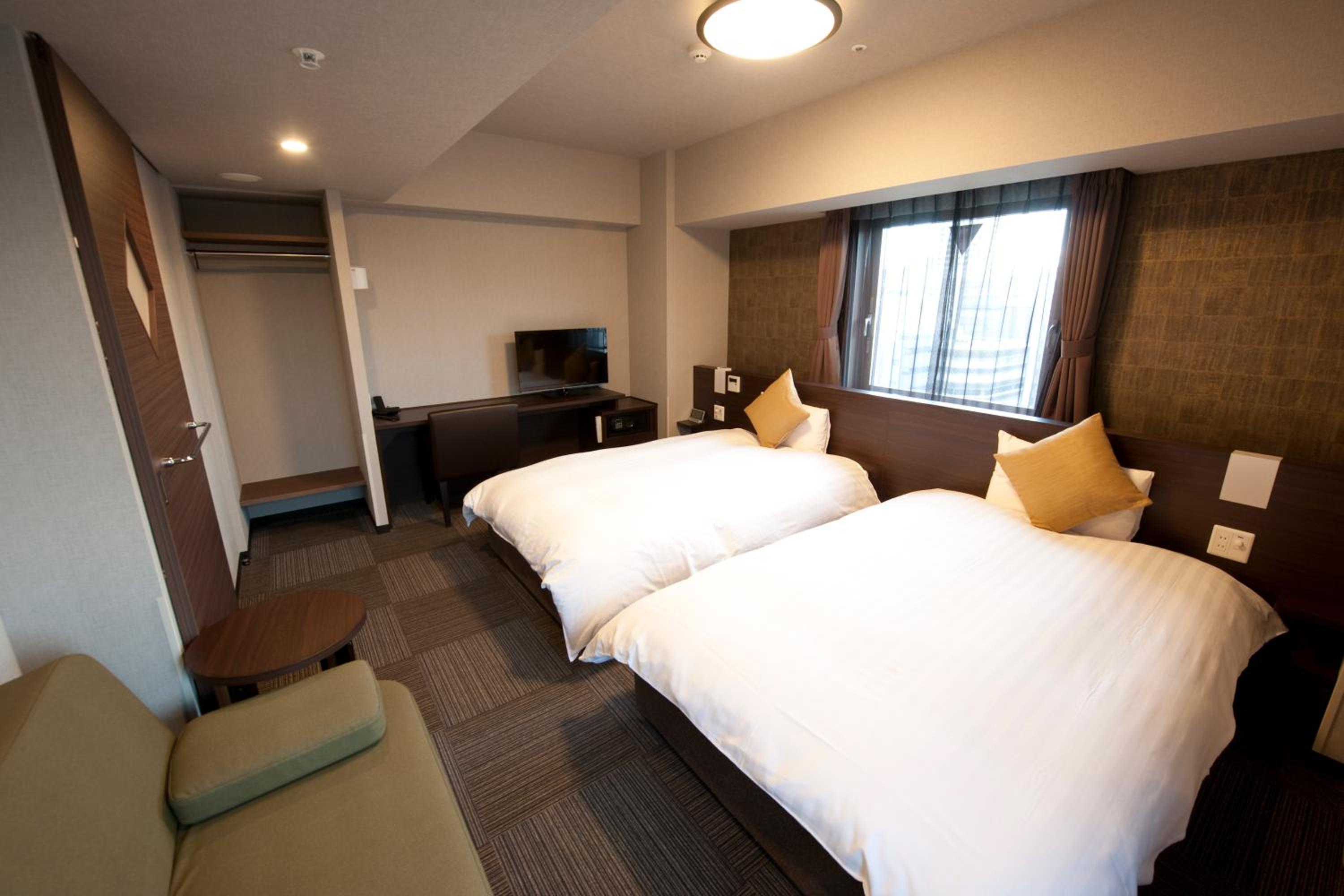 Twin Room with Sofa Bed - Non-Smoking photo 1