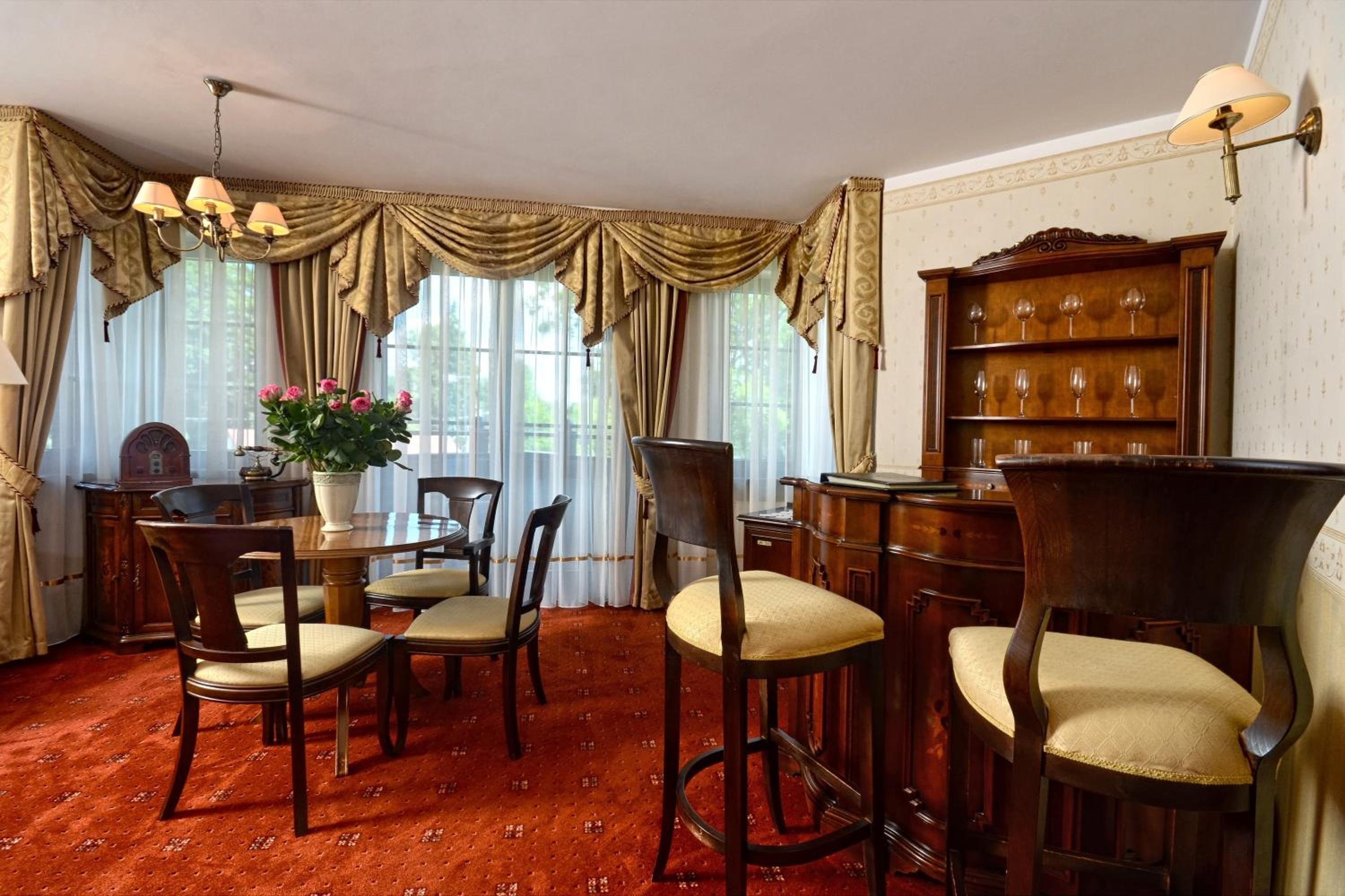 Royal Suite - Photo 2