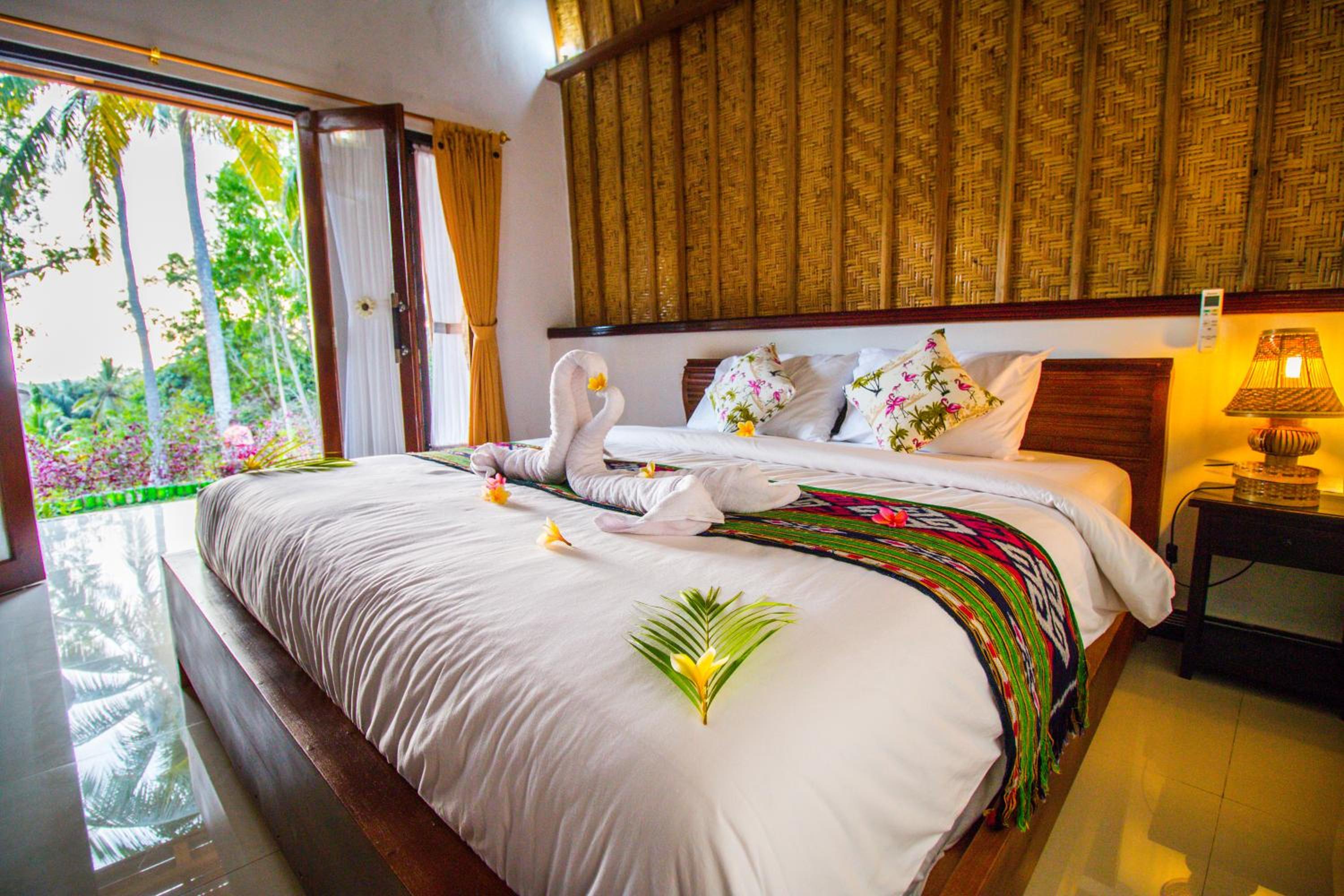 King Room with Balcony - Photo 35