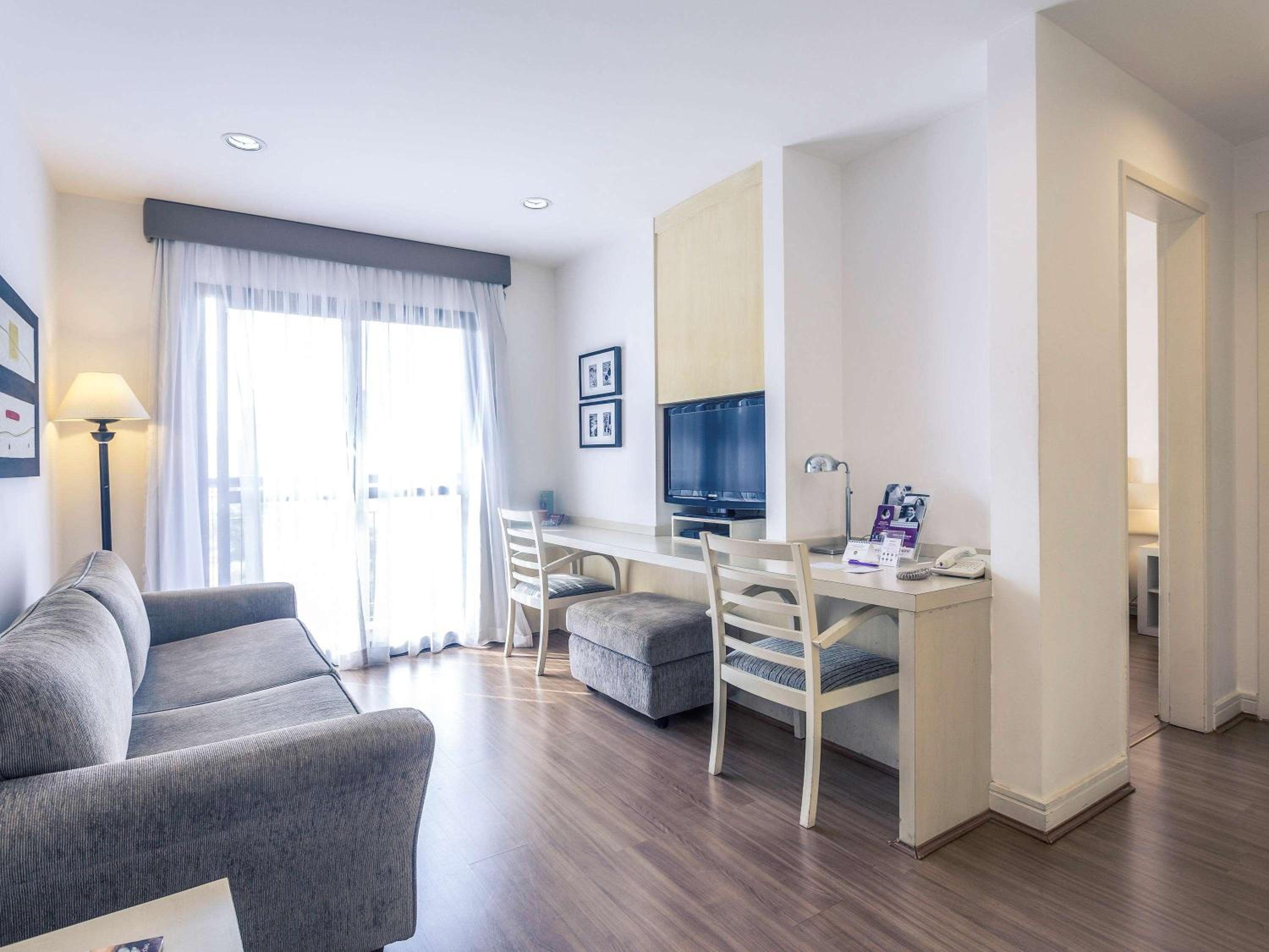 Standard Twin Room thumbnail 5