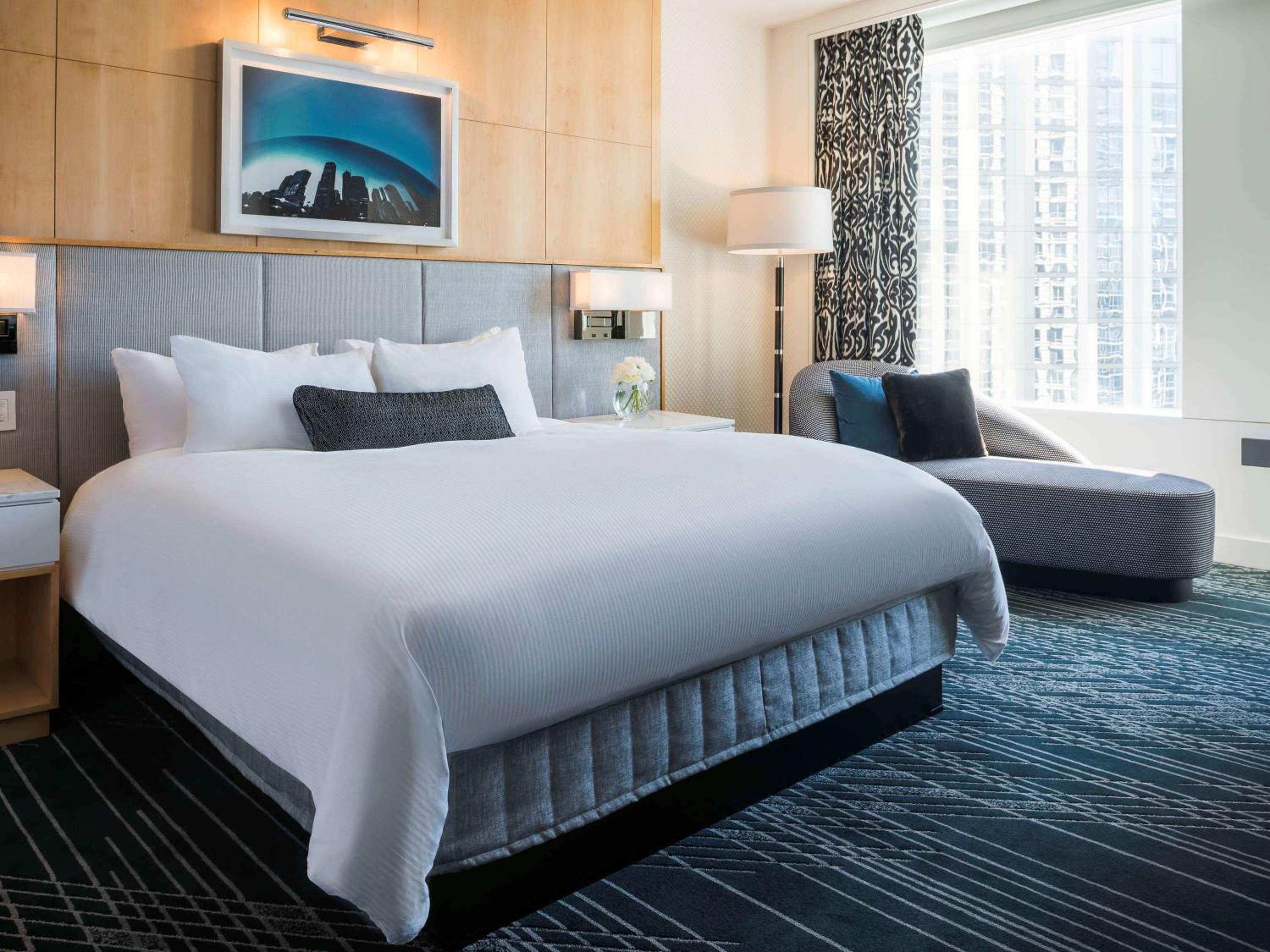 Luxury King Room - Photo 7