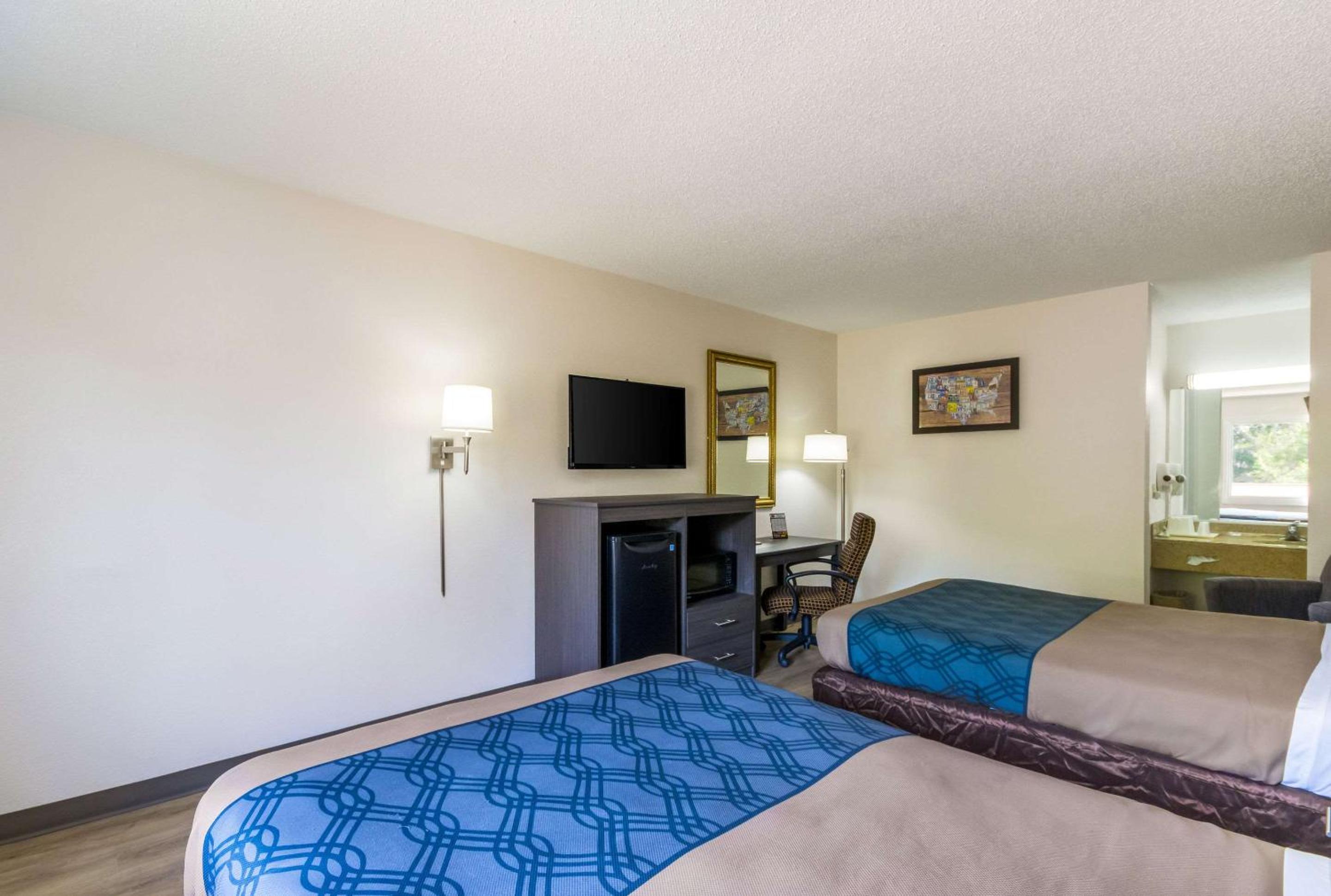 Double Room with Two Double Beds - Non-Smoking - Photo 4