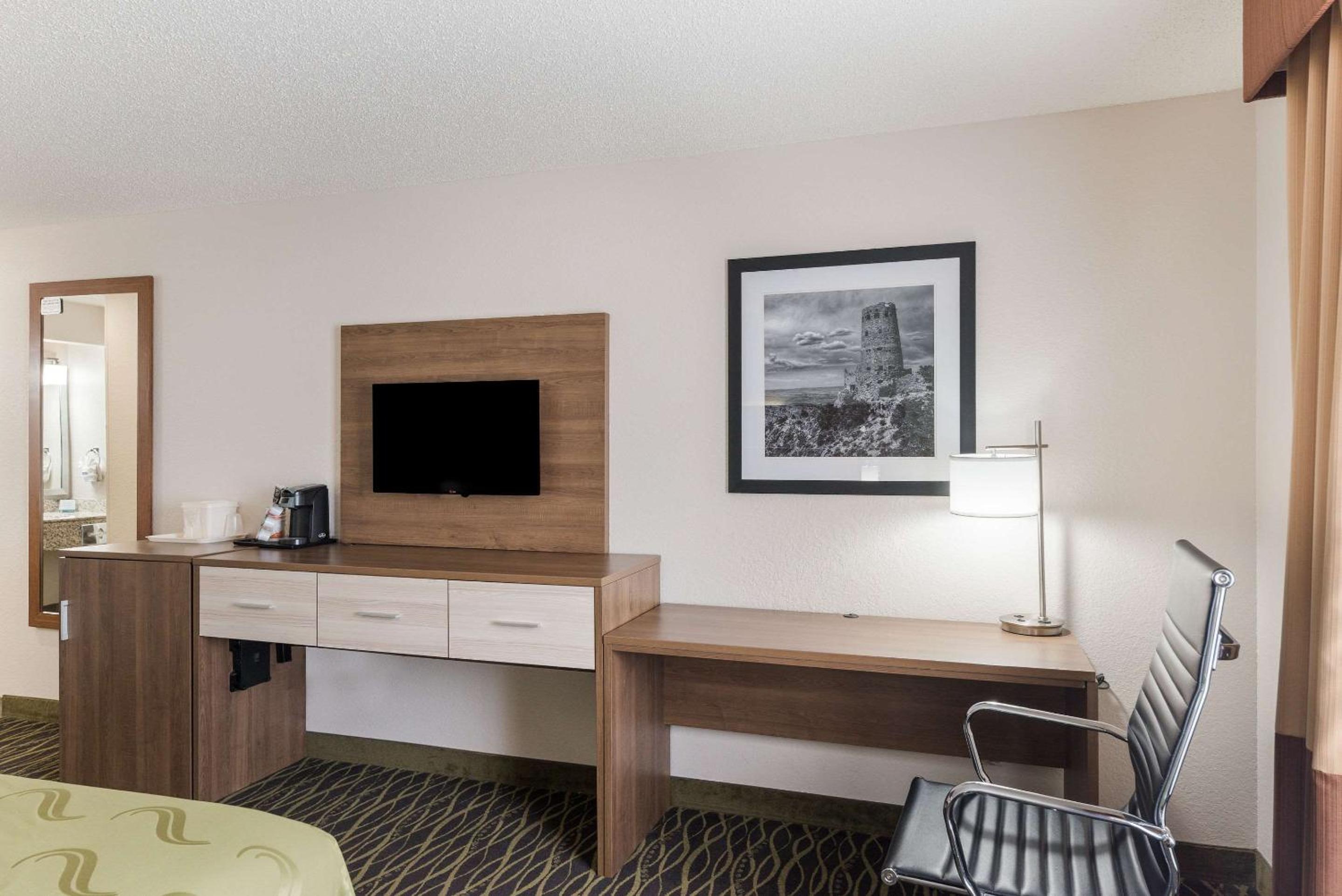 Queen Room with Two Queen Beds - Pet Friendly photo 2