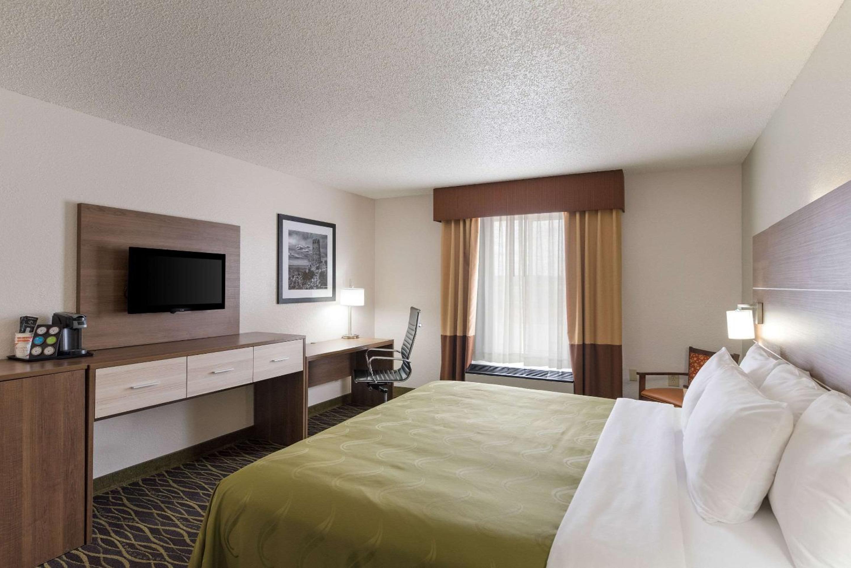 Standard King Room - Non-Smoking  photo 3