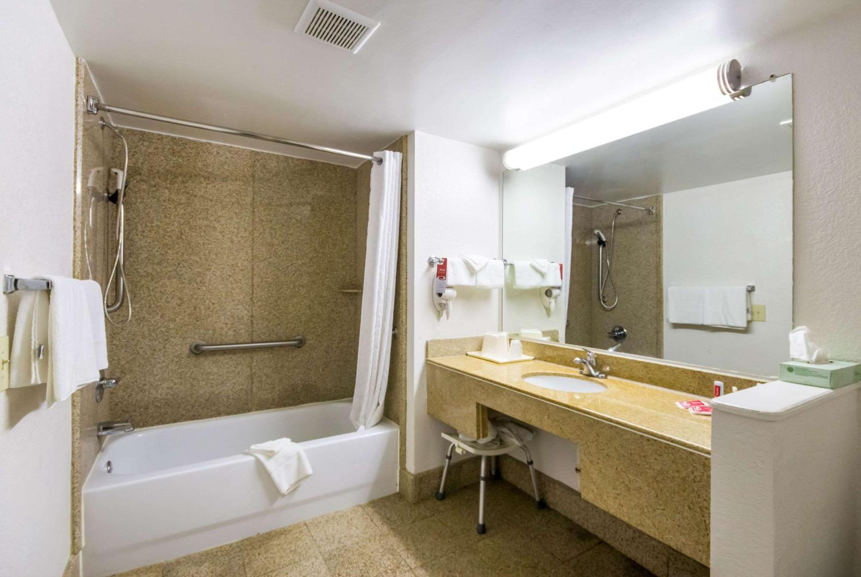 King Room - Accessible/Non-Smoking - Photo 4