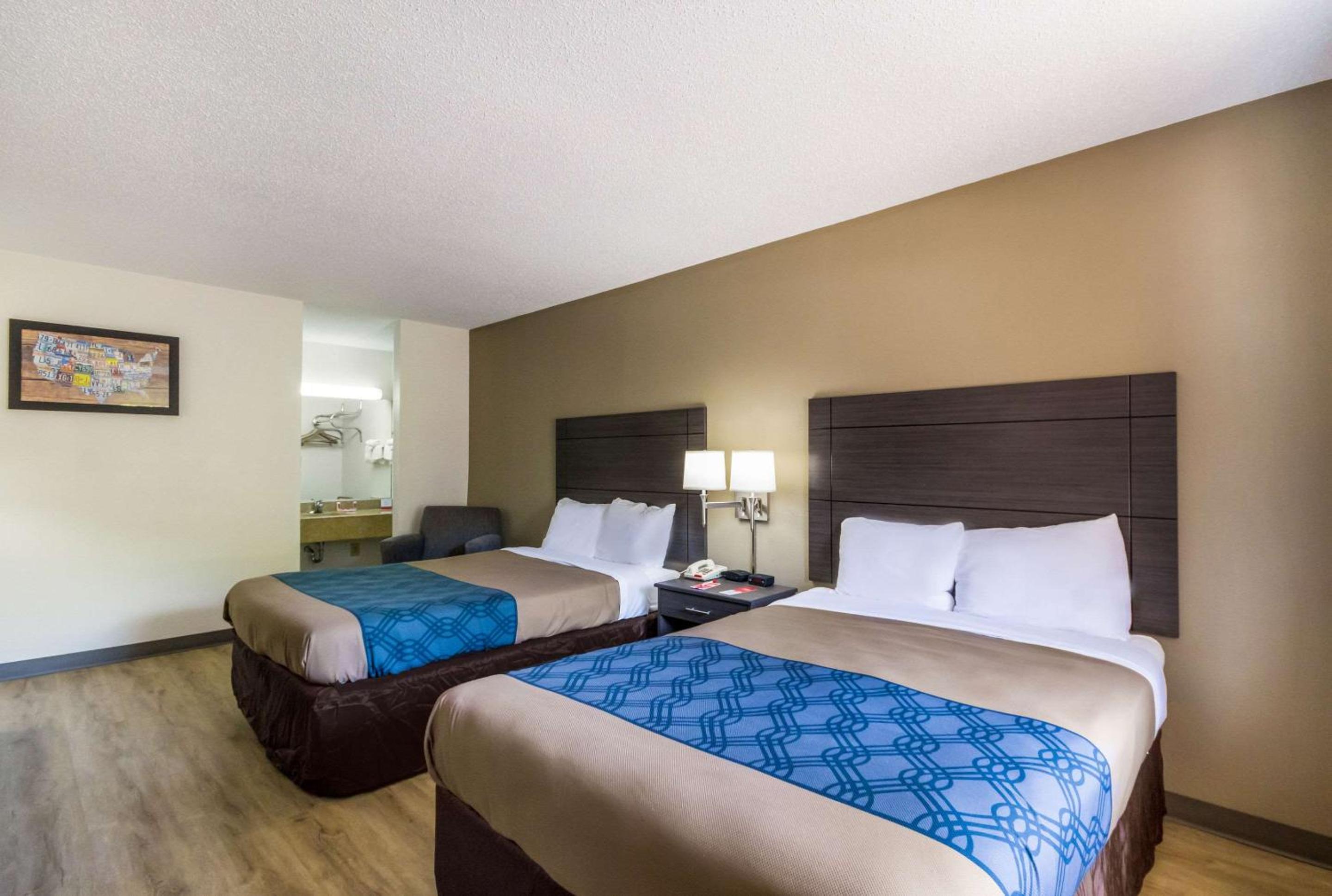 Double Room with Two Double Beds - Smoking - Photo 1