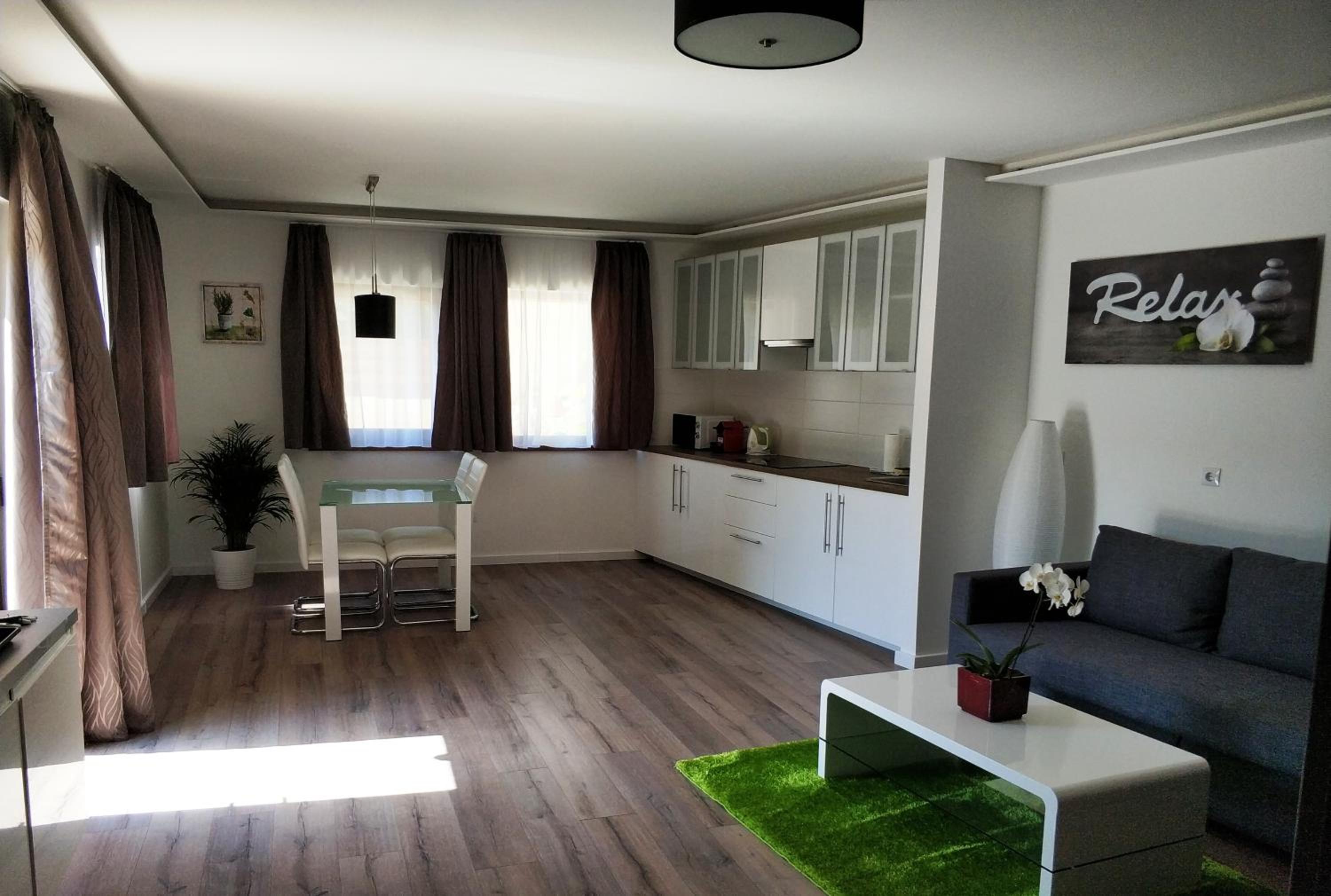 One-Bedroom Apartment photo 1