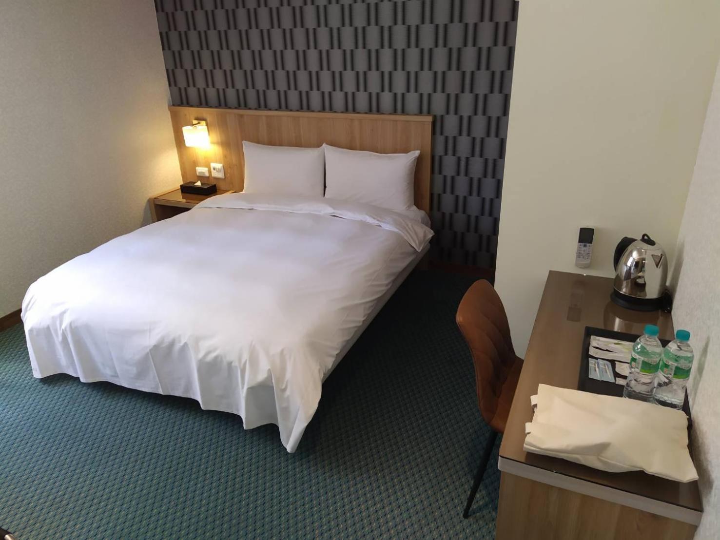 Standard Double Room - Photo 17