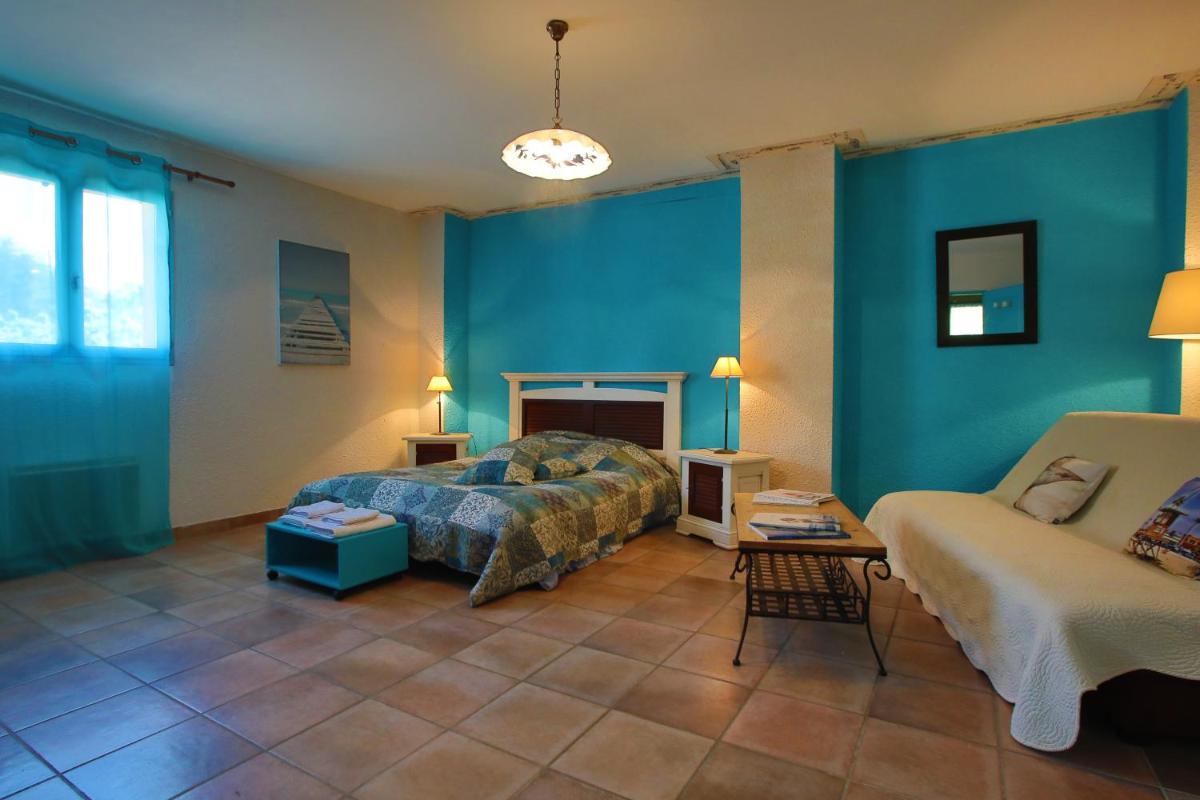 Family Room with Private Bathroom photo 1