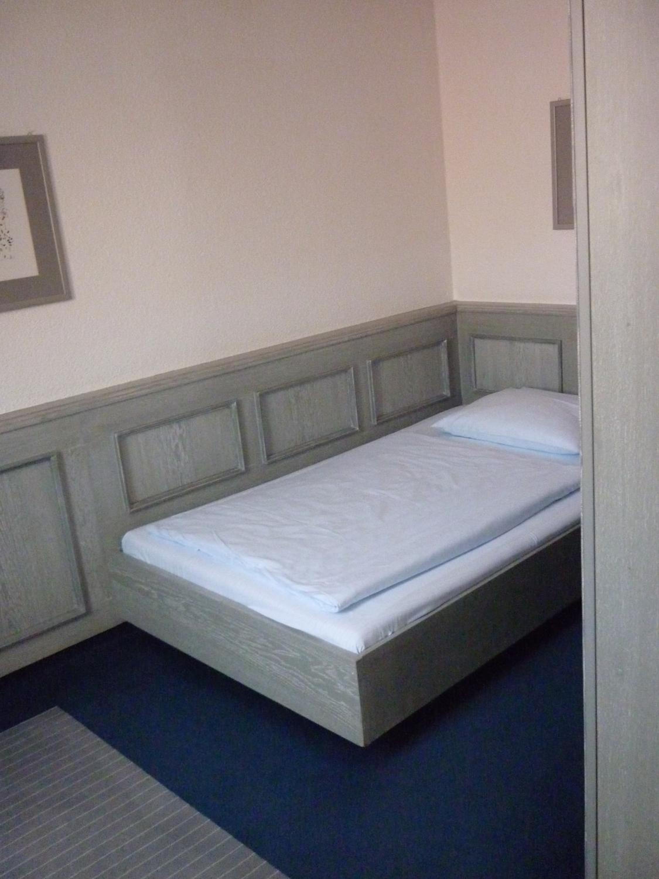 Economy Single Room thumbnail 6