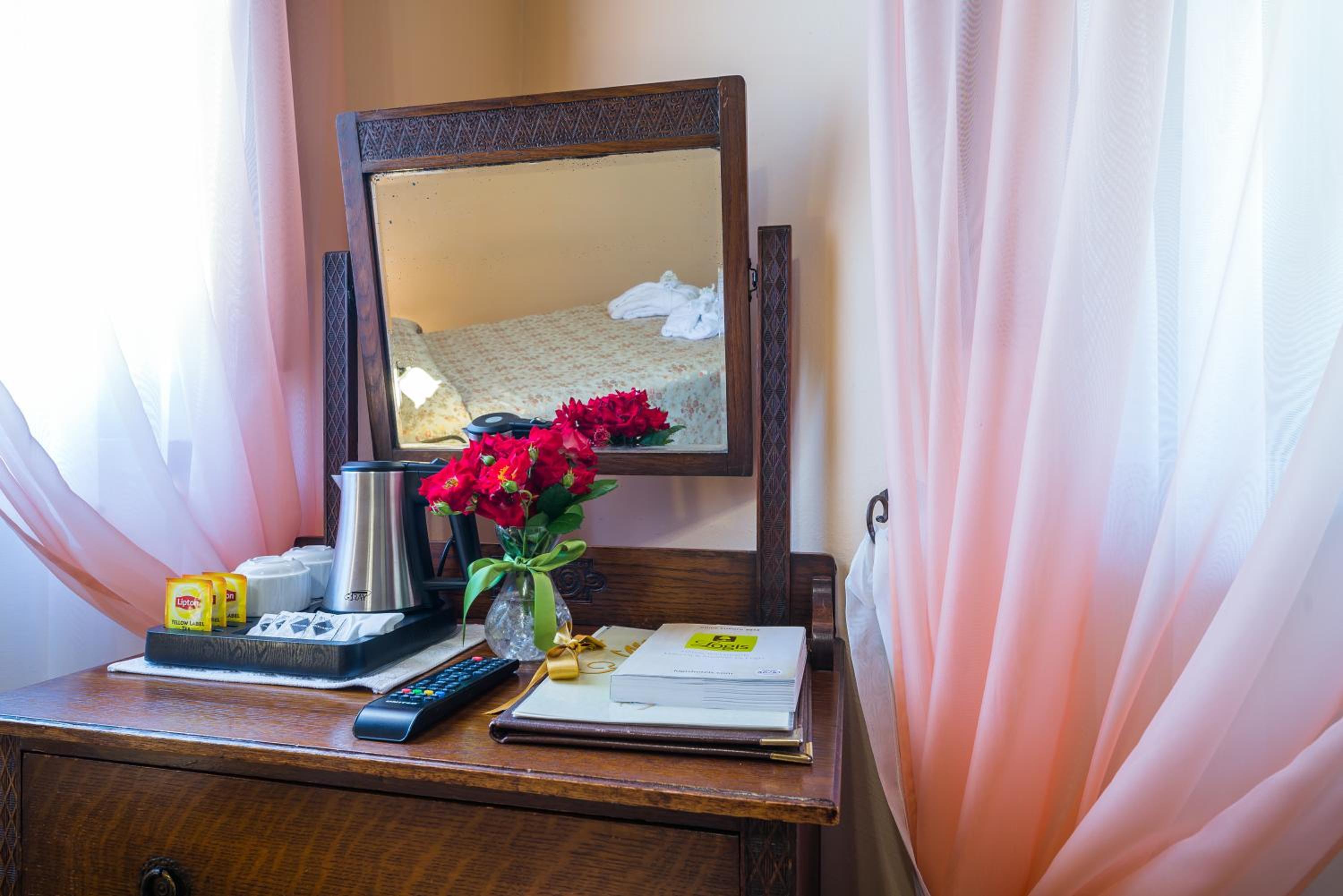 Classic Double Room - Photo 12