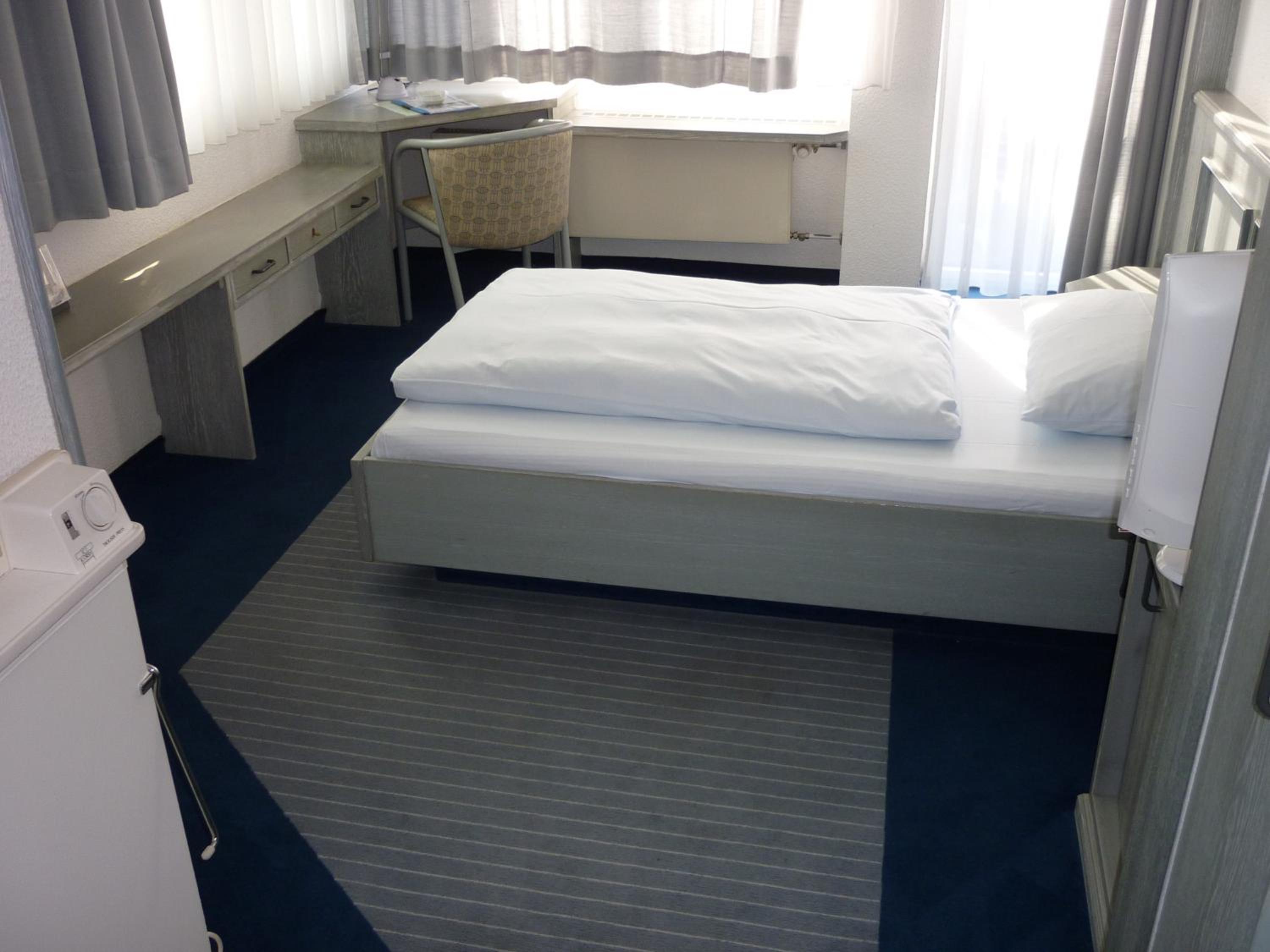 Economy Double Room - Photo 4