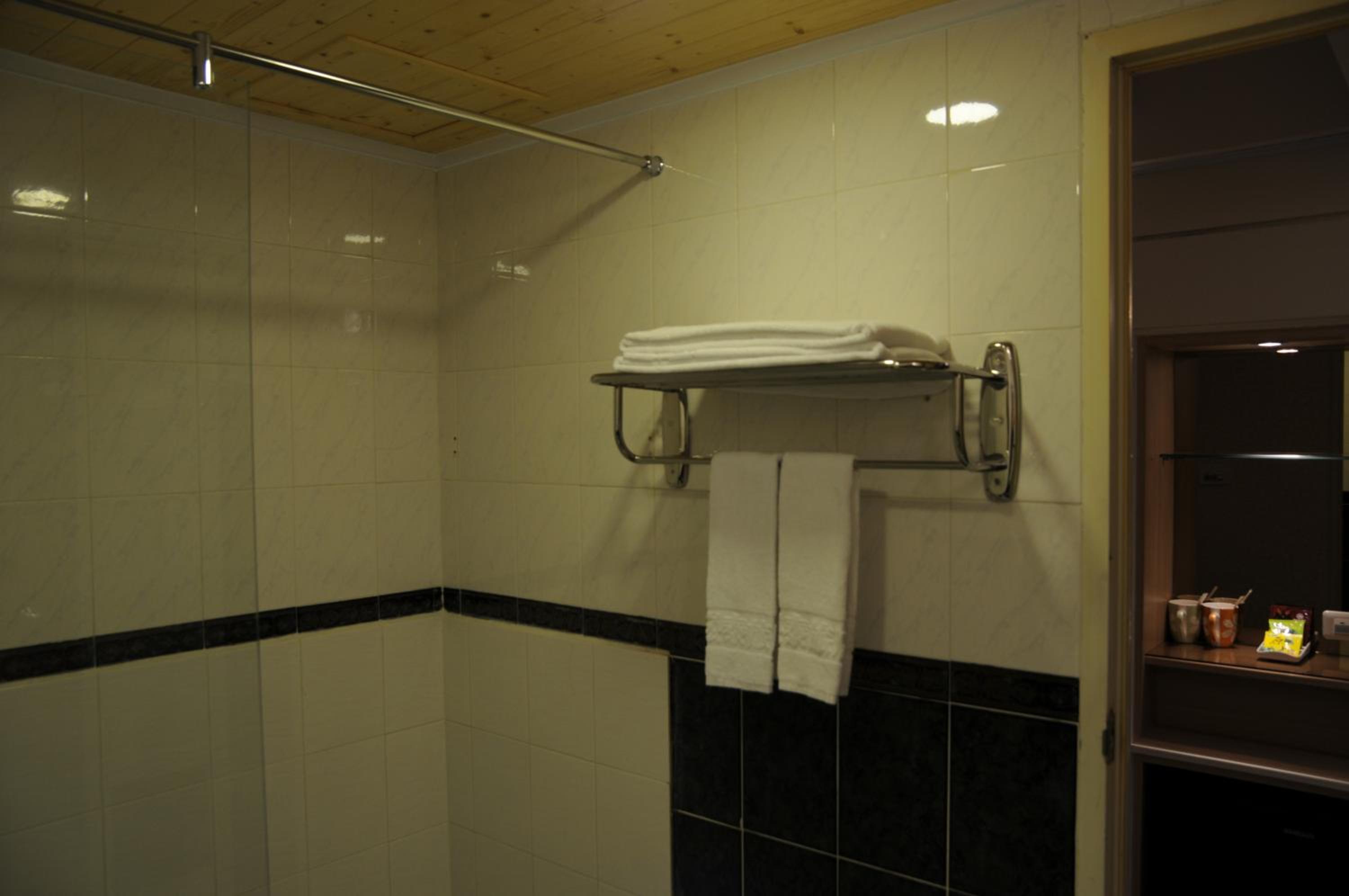 Standard Double Room - Photo 23