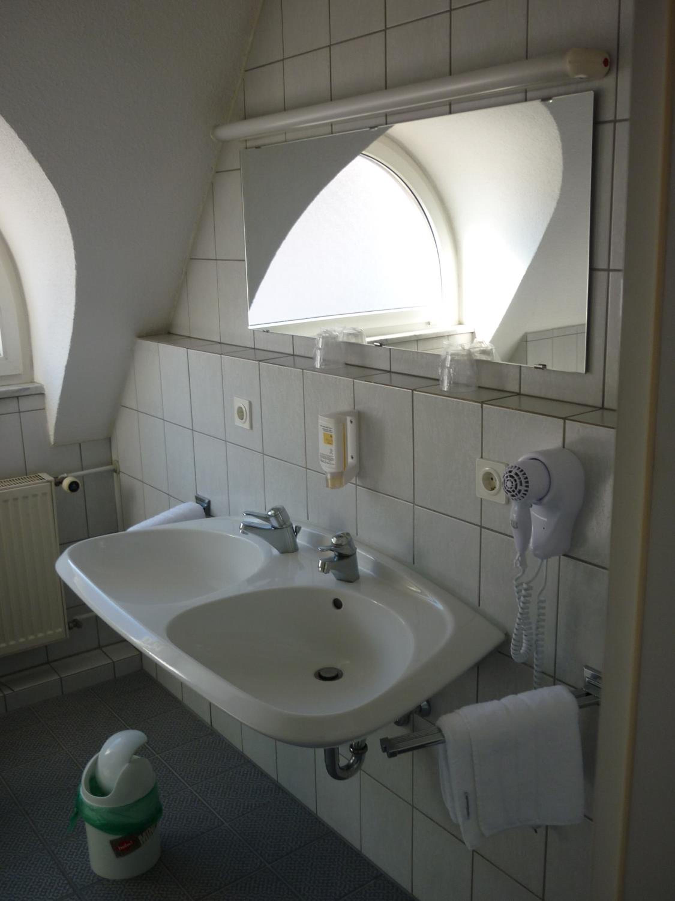 Double Room - Photo 6