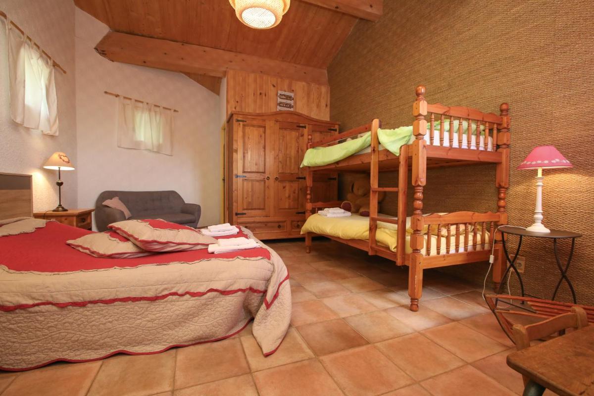 Family Room with Private Bathroom photo 3