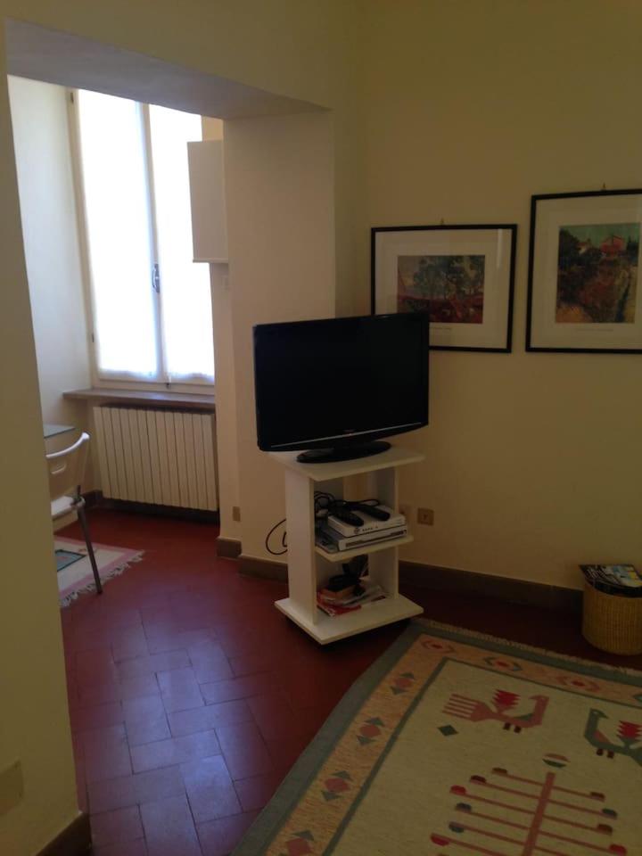 One-Bedroom Apartment - Photo 2