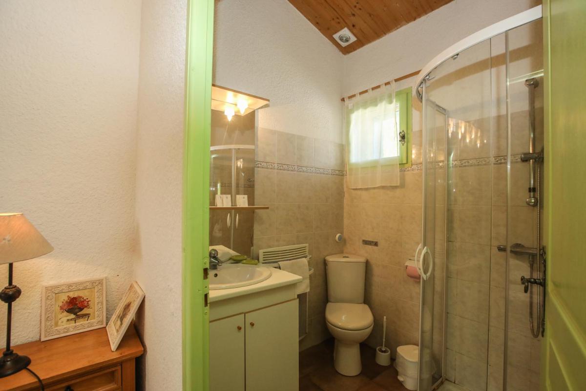 Family Room with Private Bathroom photo 2