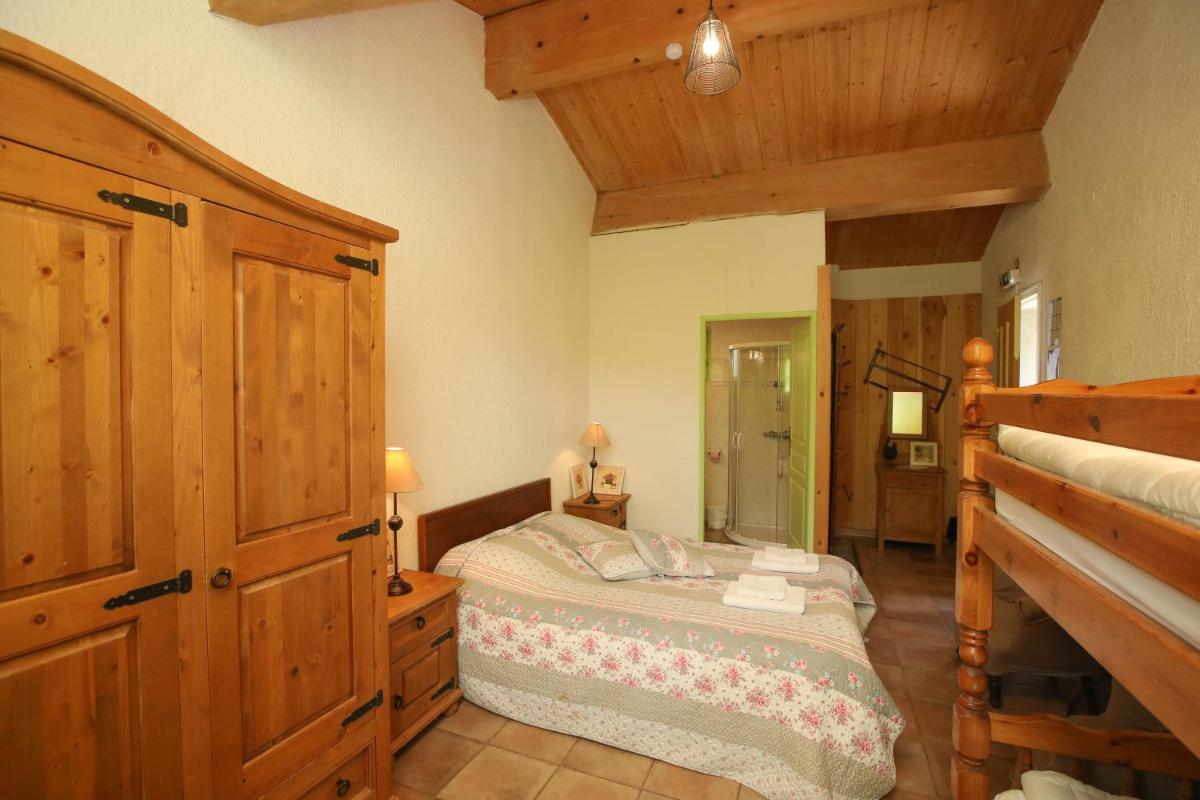 Family Room with Private Bathroom photo 3