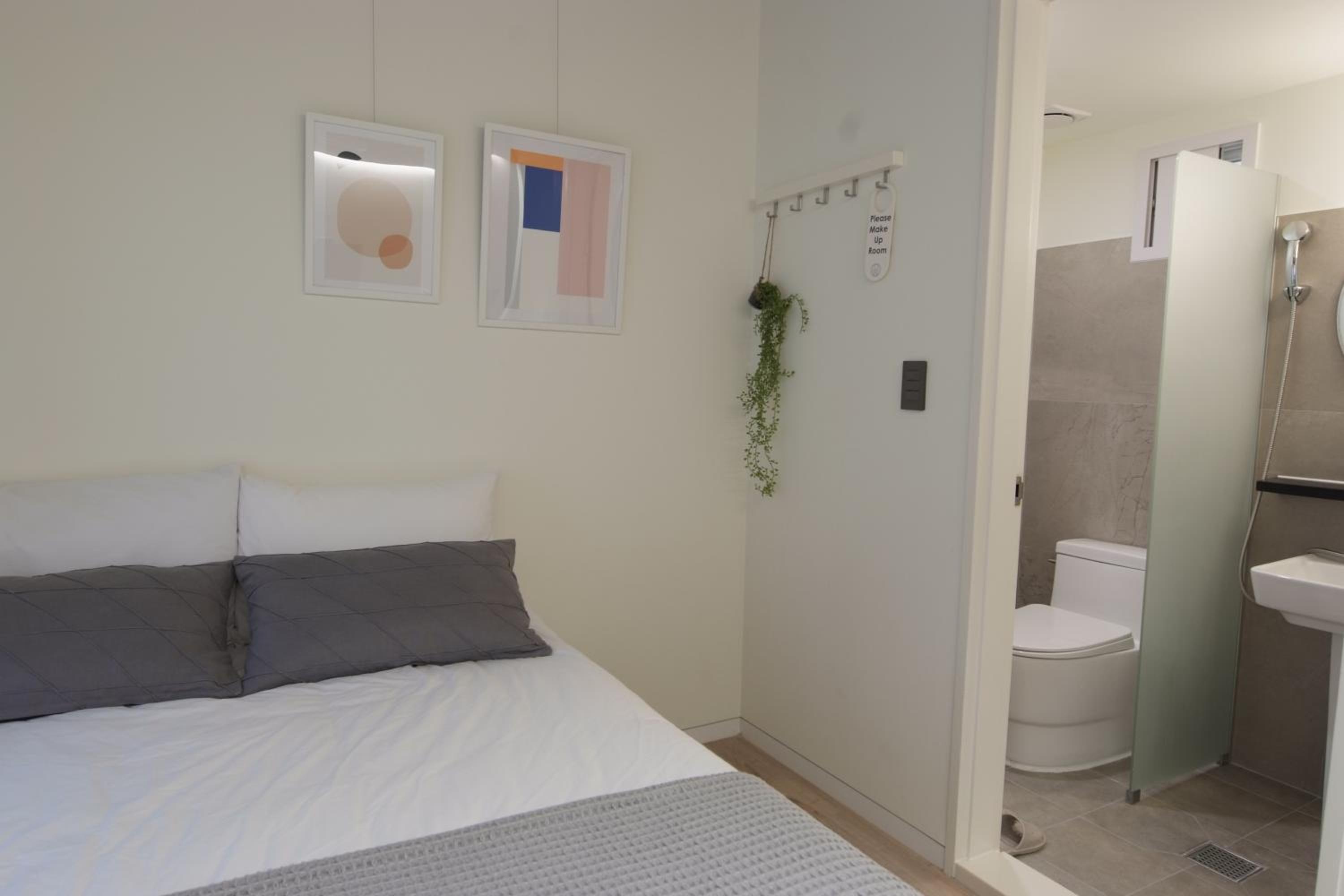 Double Room - Photo 5