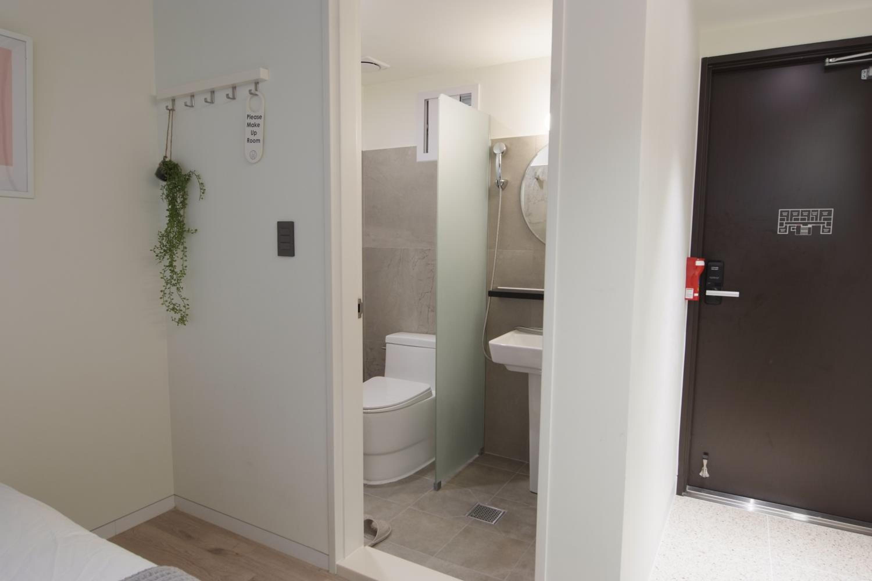 Double Room - Photo 7