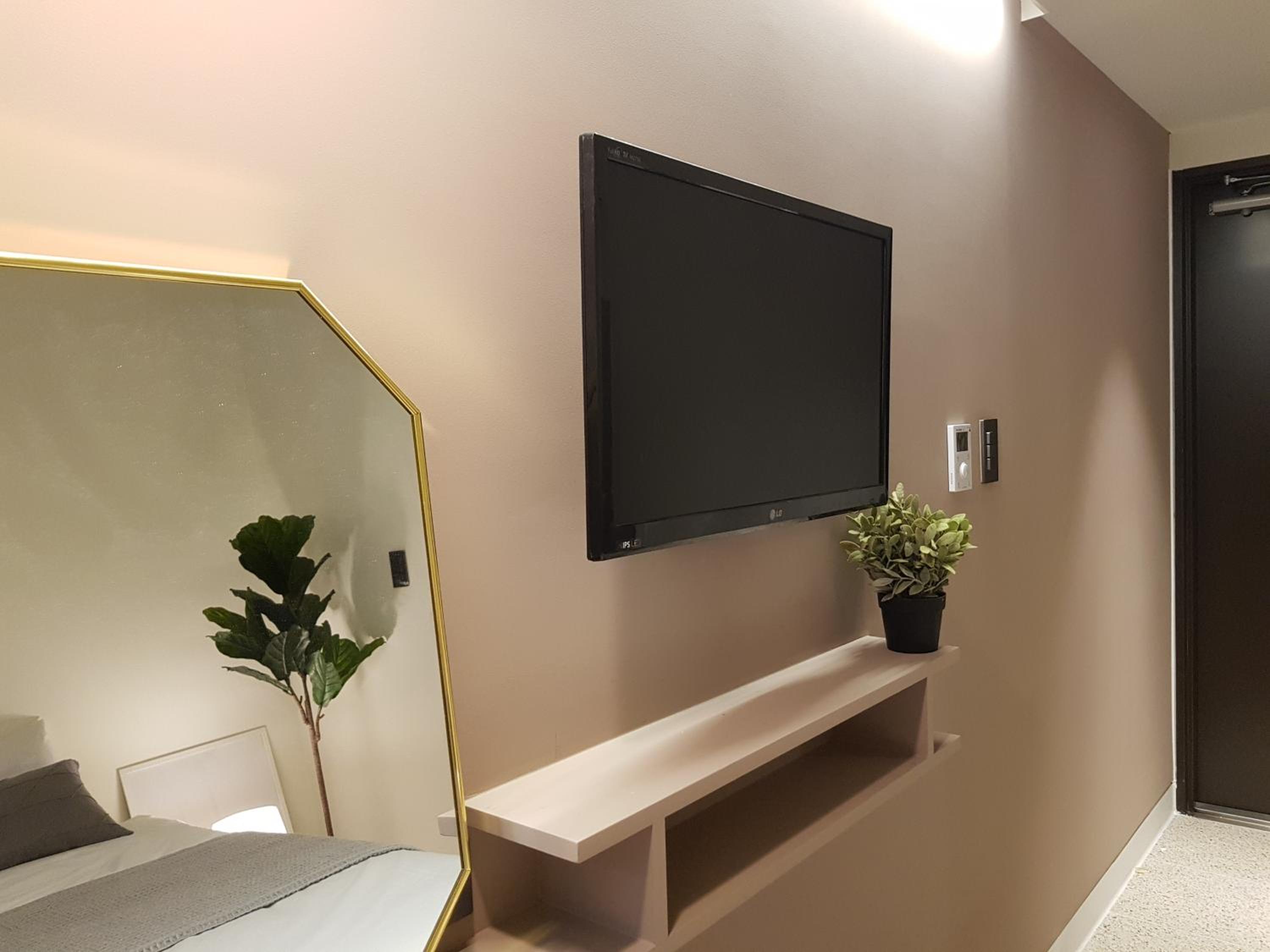 Double Room - Photo 11