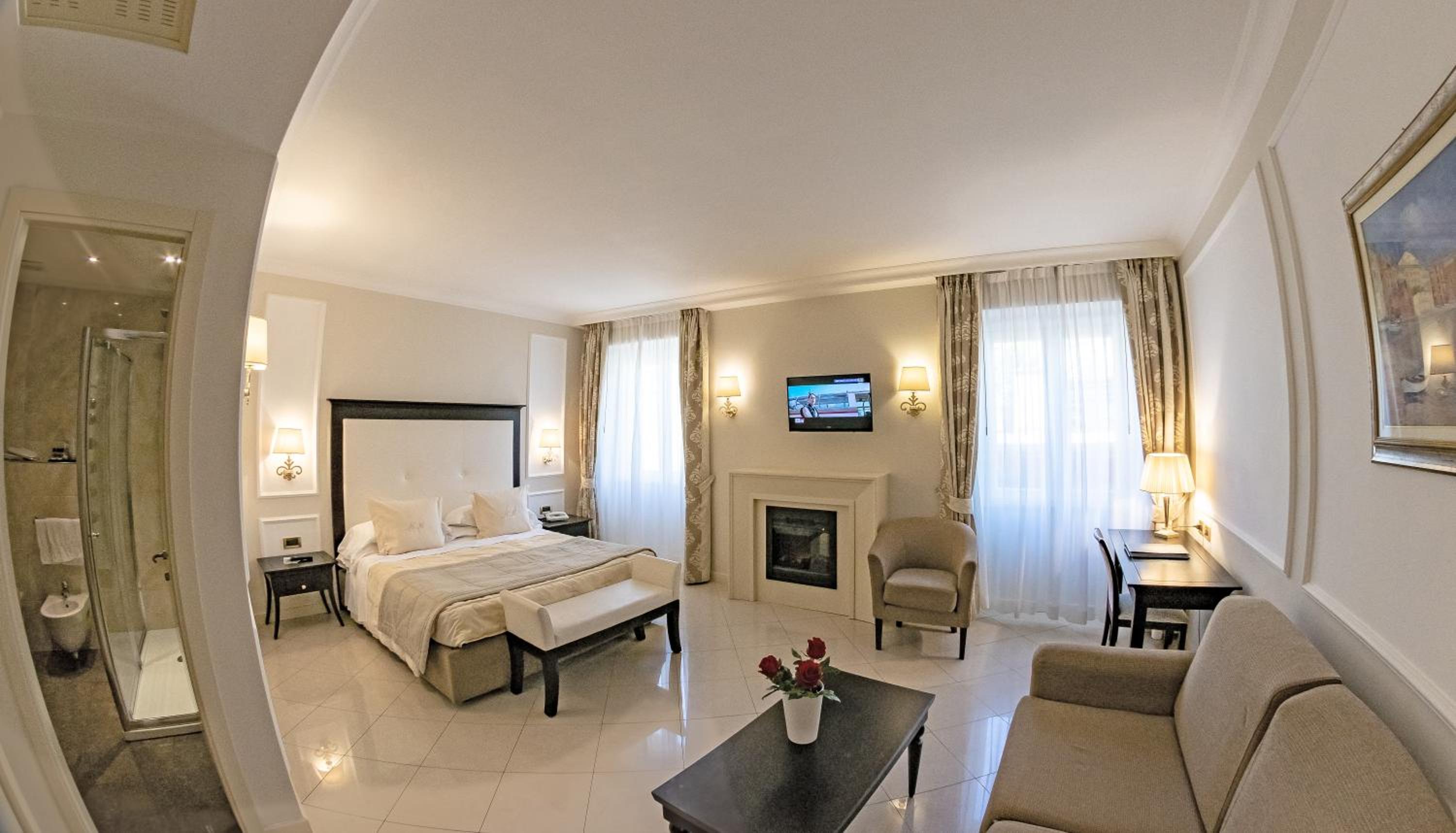 Deluxe Double or Twin Room with City View - Photo 1