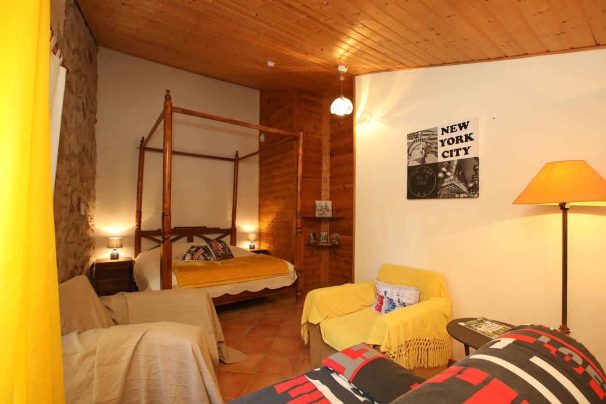 Family Room with Private Bathroom photo 3