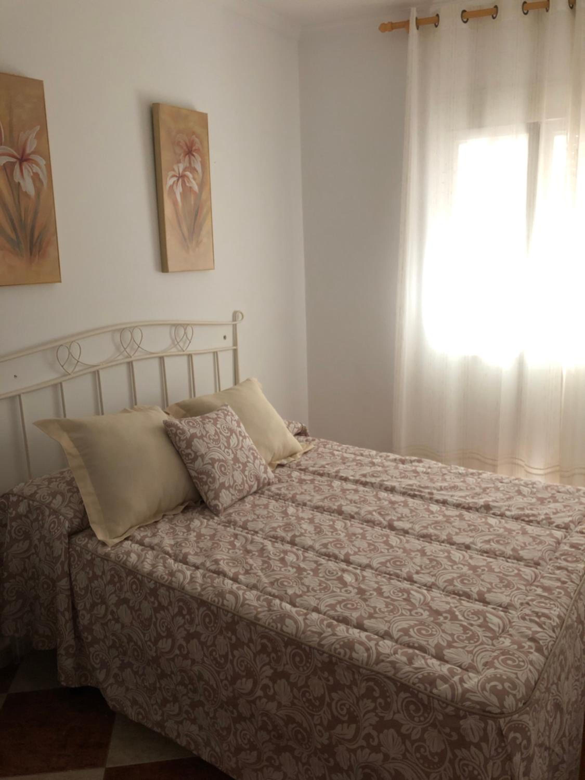 Three-Bedroom Townhouse - Photo 7