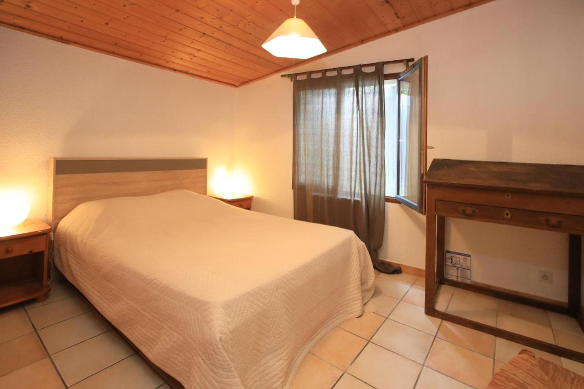 Three-Bedroom House photo 2