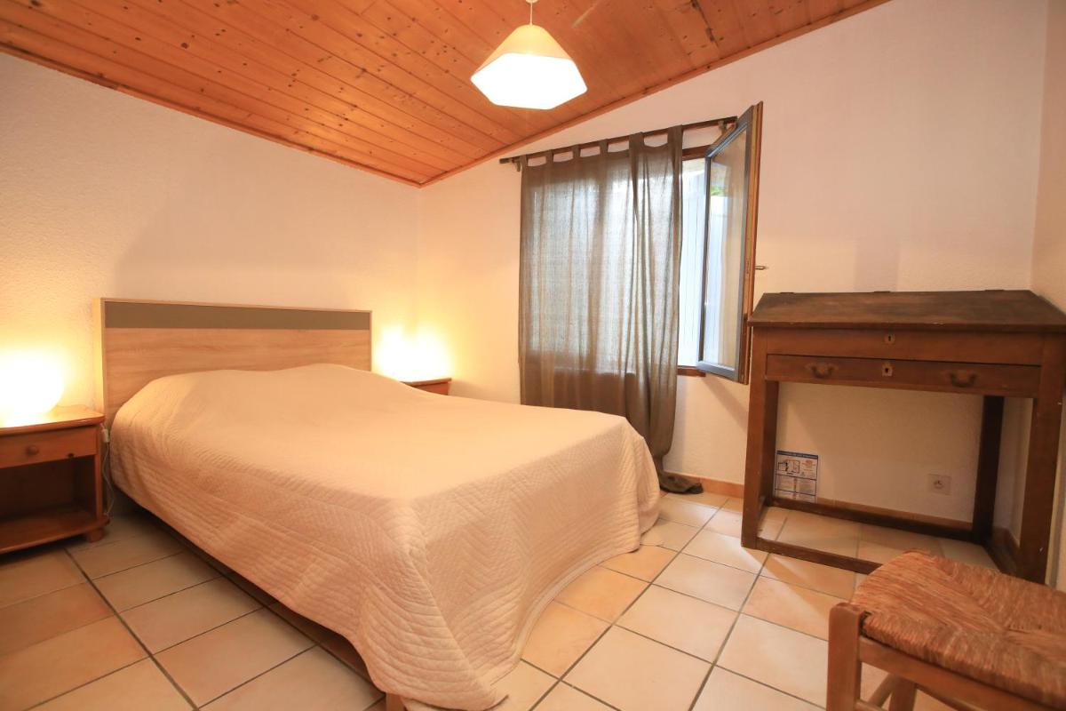 Three-Bedroom House photo 3