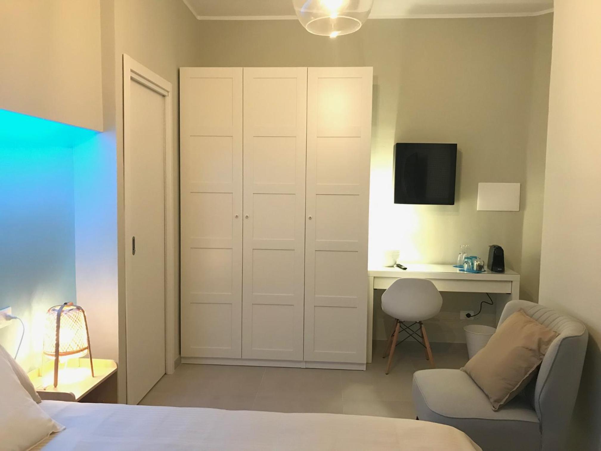 Standard Double or Twin Room - Photo 3