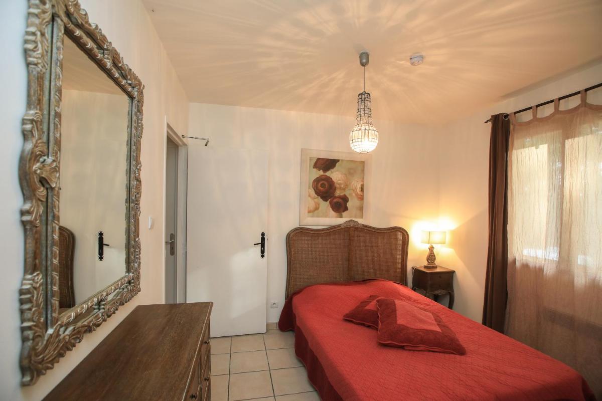 Two-Bedroom House photo 3