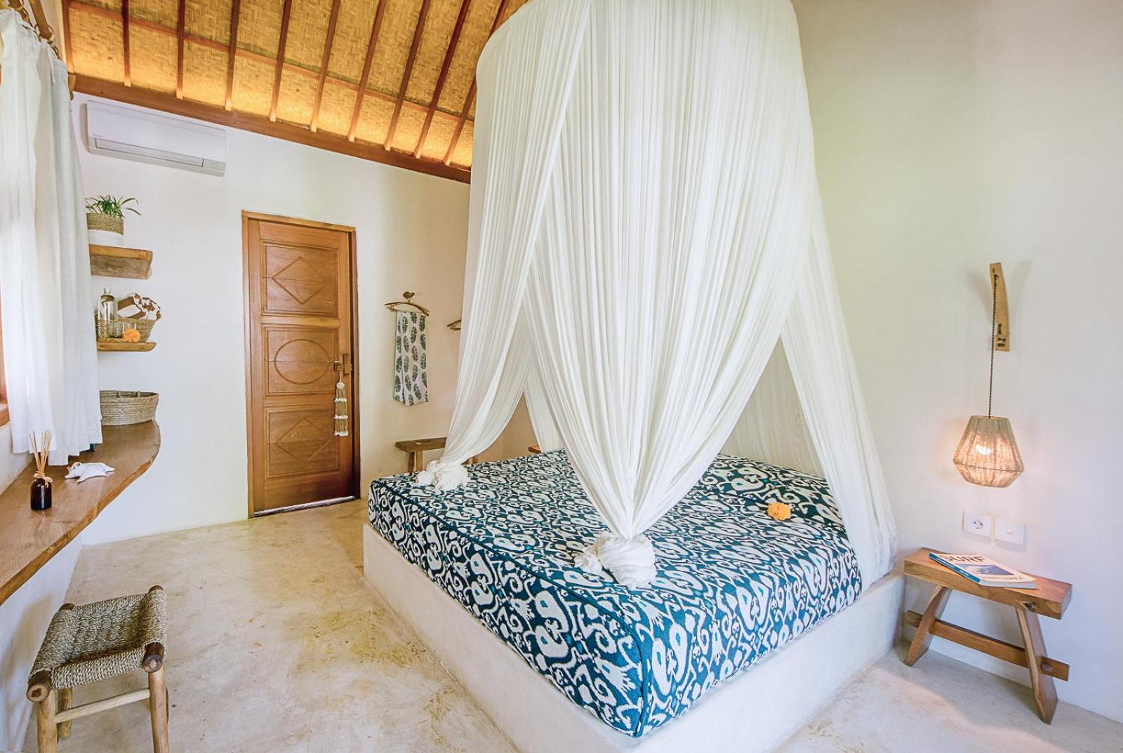 The Queen room with Pool view / Concrete photo 1